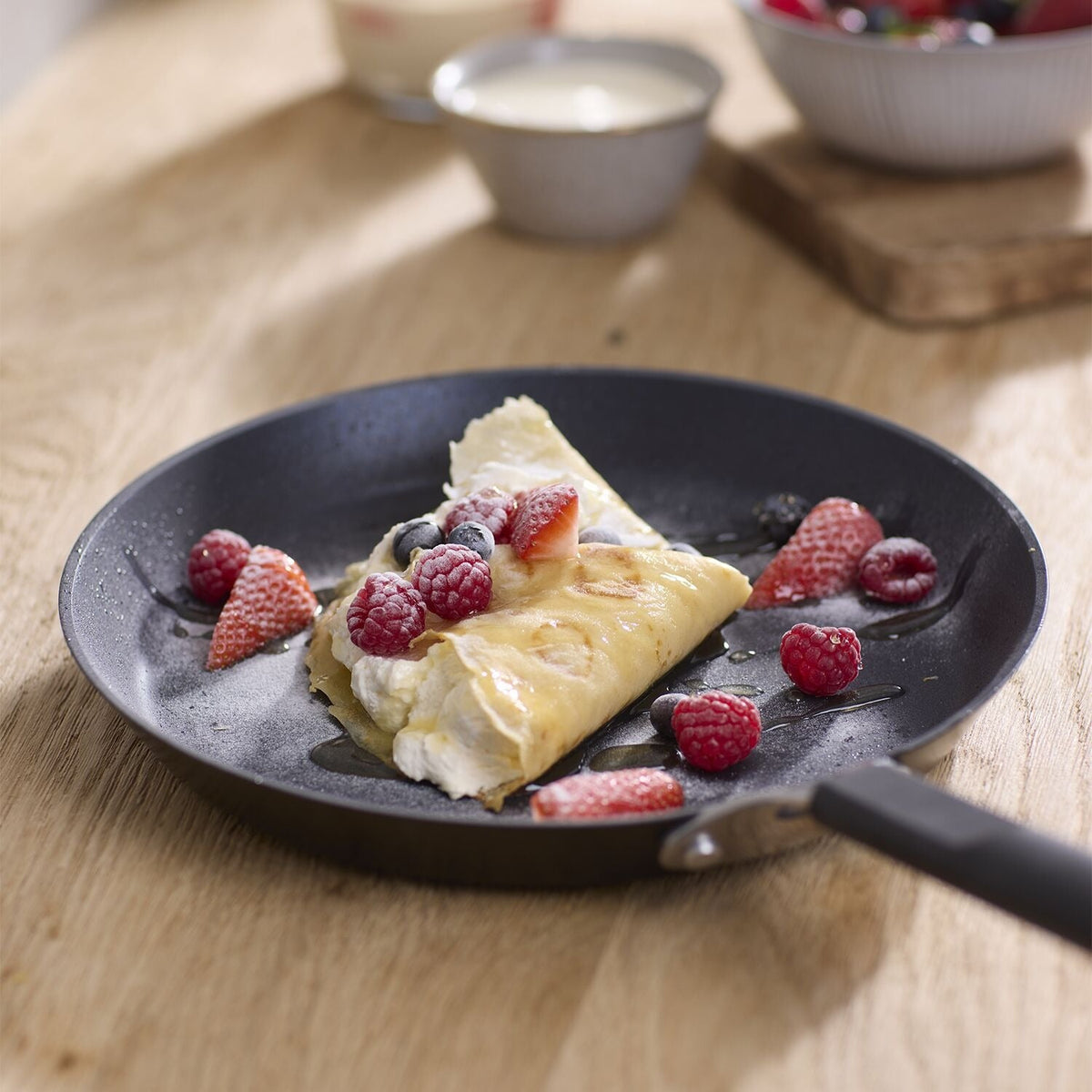 Lakeland Fusion 26cm Crepe Pan