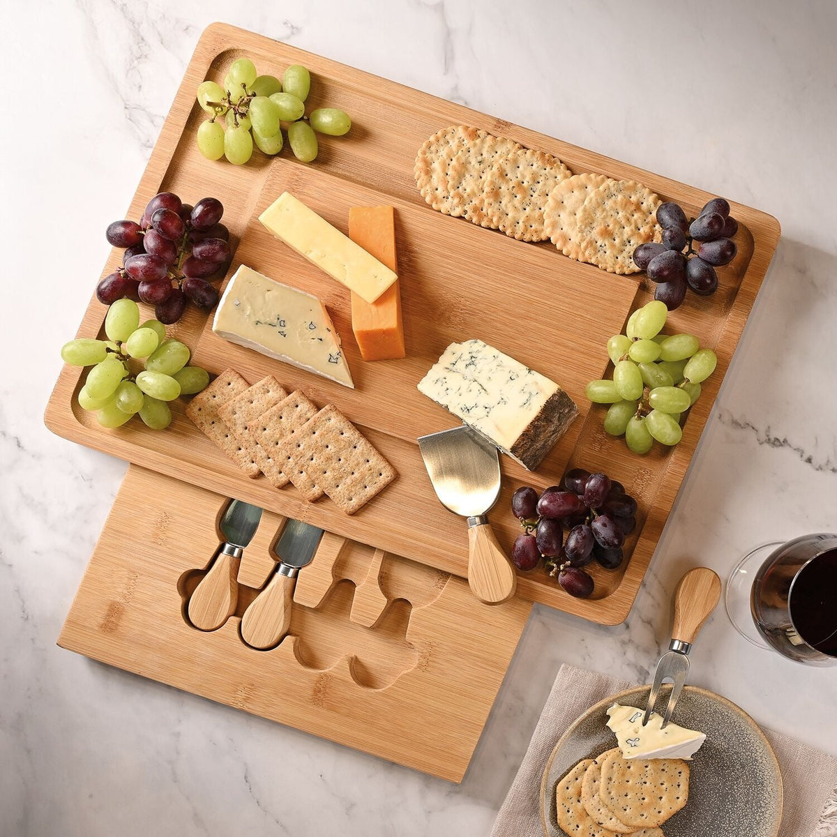 Lakeland Bamboo Cheeseboard with Knives