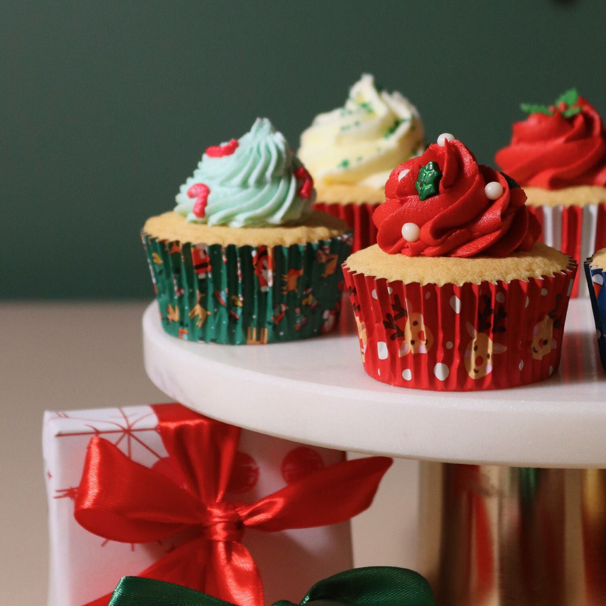 Santa Christmas Foil-lined Cupcake Cases – Pack of 100