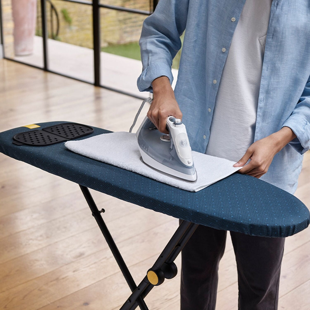 Joseph Joseph Glide Compact Plus Ironing Board Black/Blue