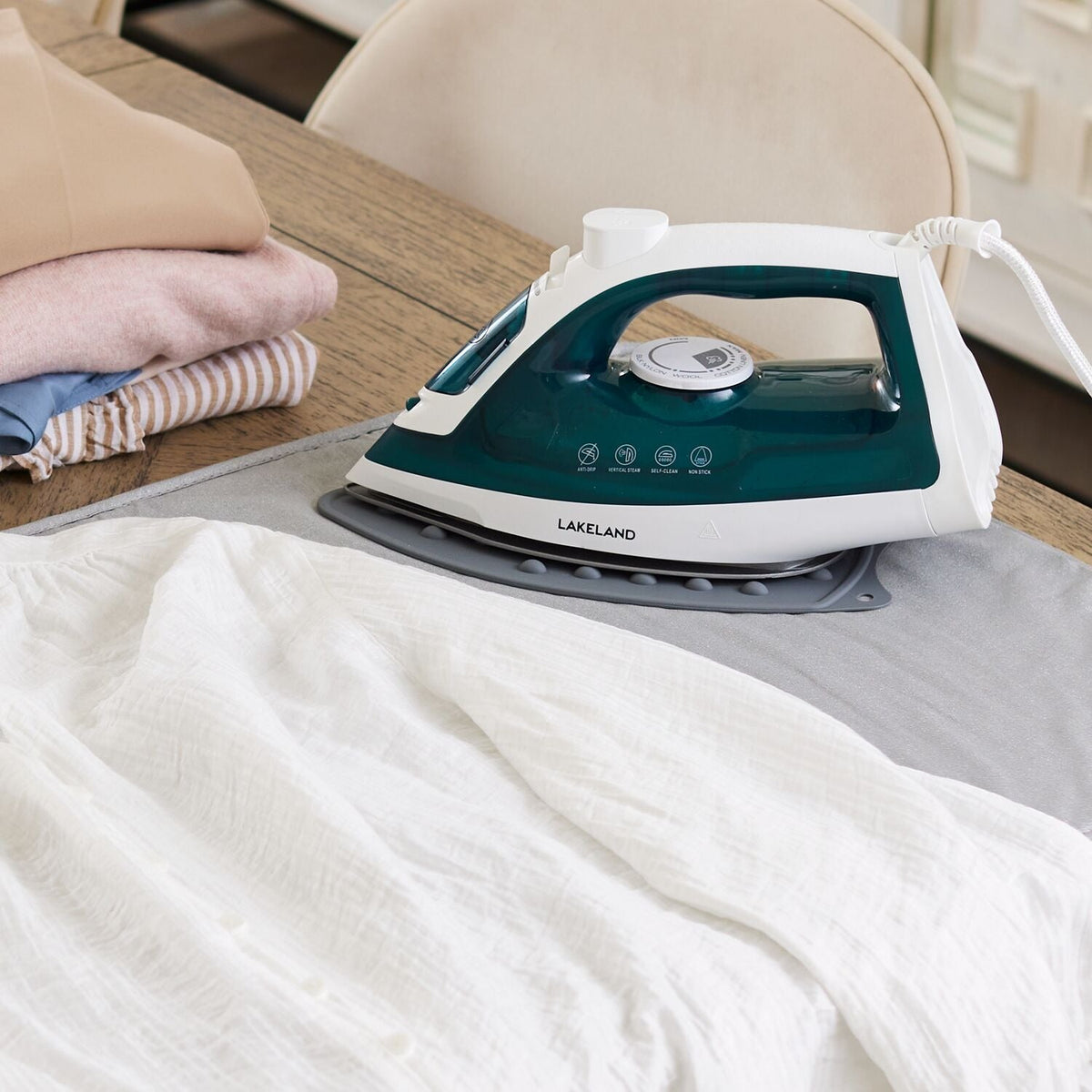 Lakeland Ironing Mat with Silicone Iron Rest
