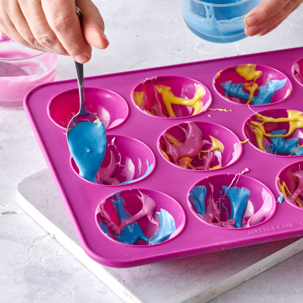 Reinforced Silicone 12-Cup Hemisphere Pan