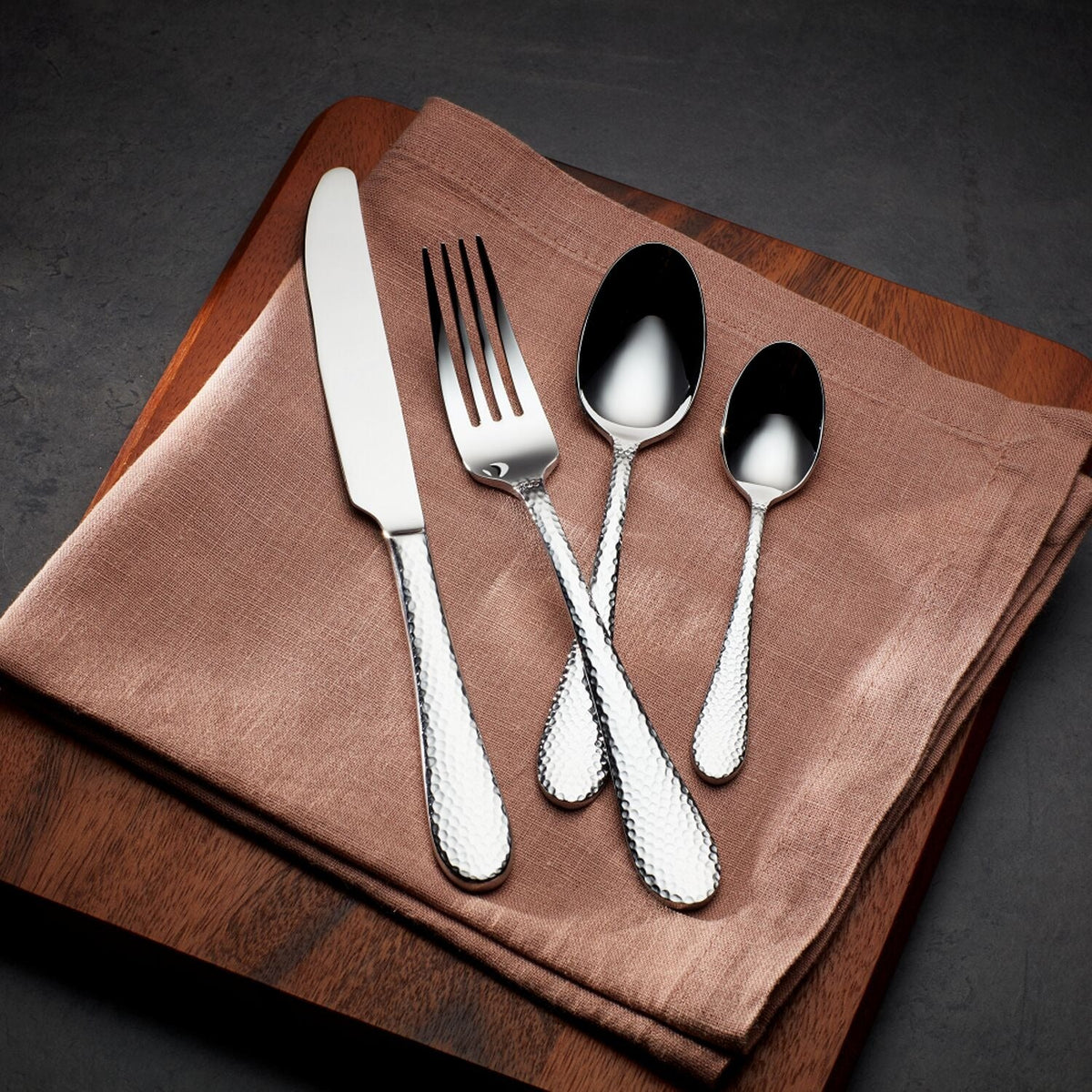 Oneida Tibet Hammered 16-Piece Cutlery Set