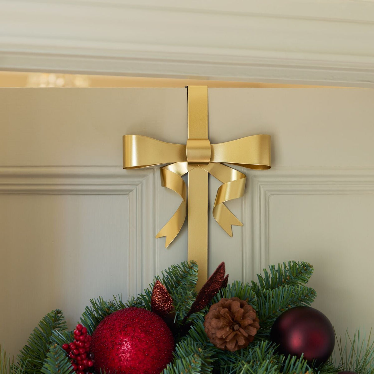 Lakeland Gold Bow Wreath Holder