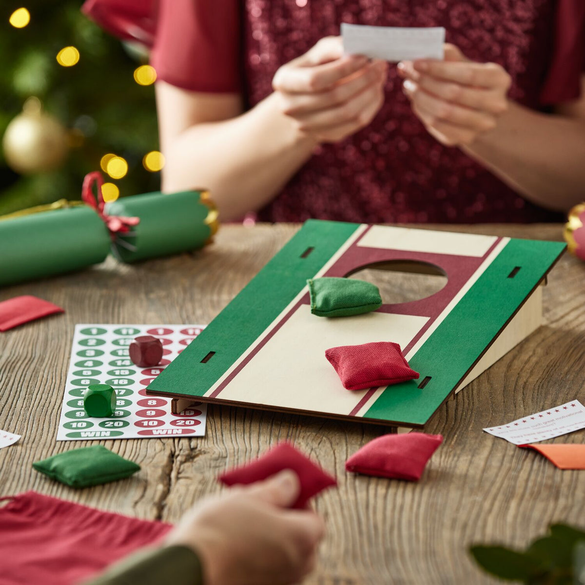 Lakeland Cornhole Christmas Crackers - Pack of 8