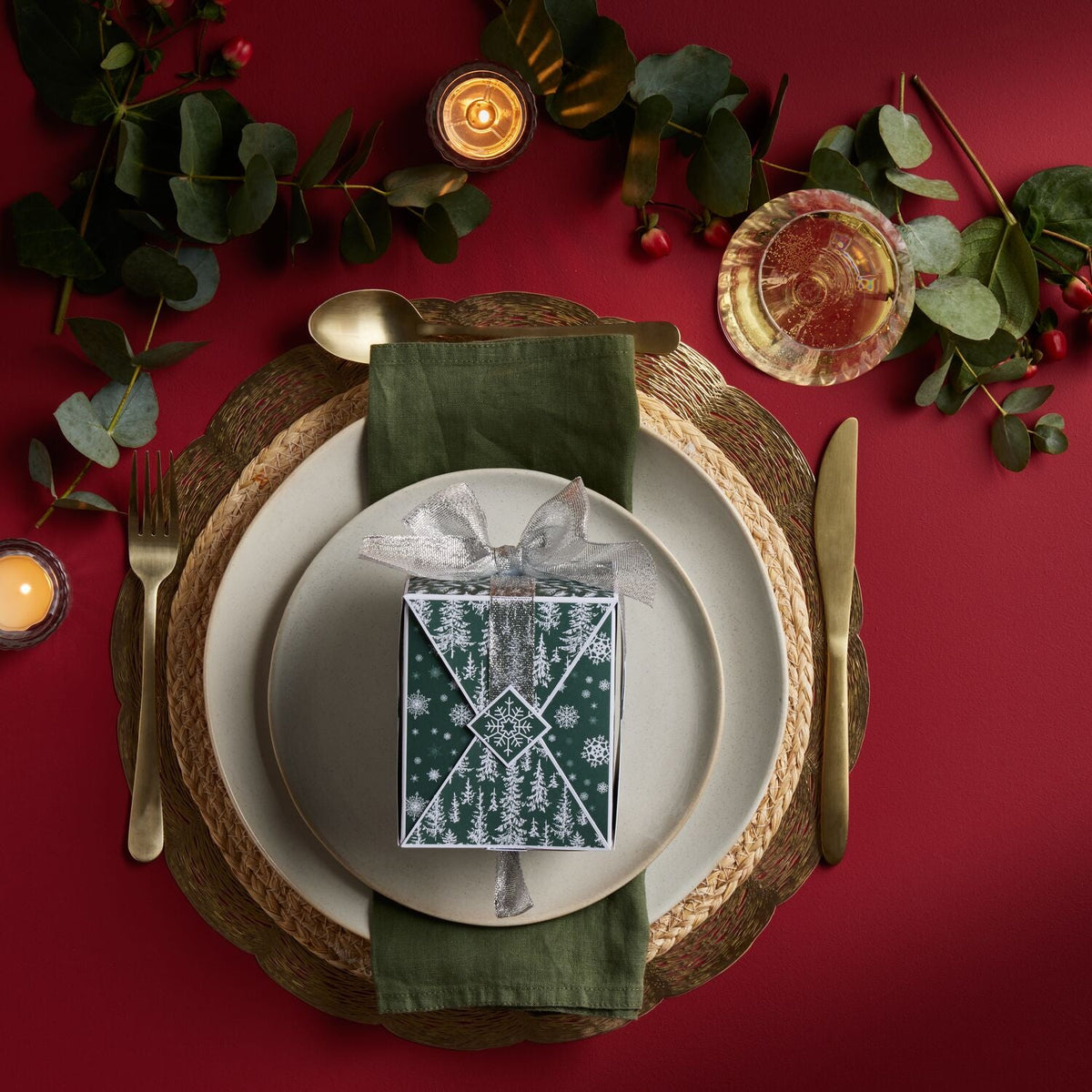 Lakeland Present Shaped Christmas Crackers – Pack of 6