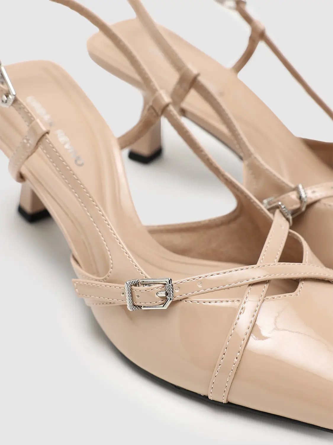 Cream Patent Look Elegant Point Toe Mid Heel Slingbacks