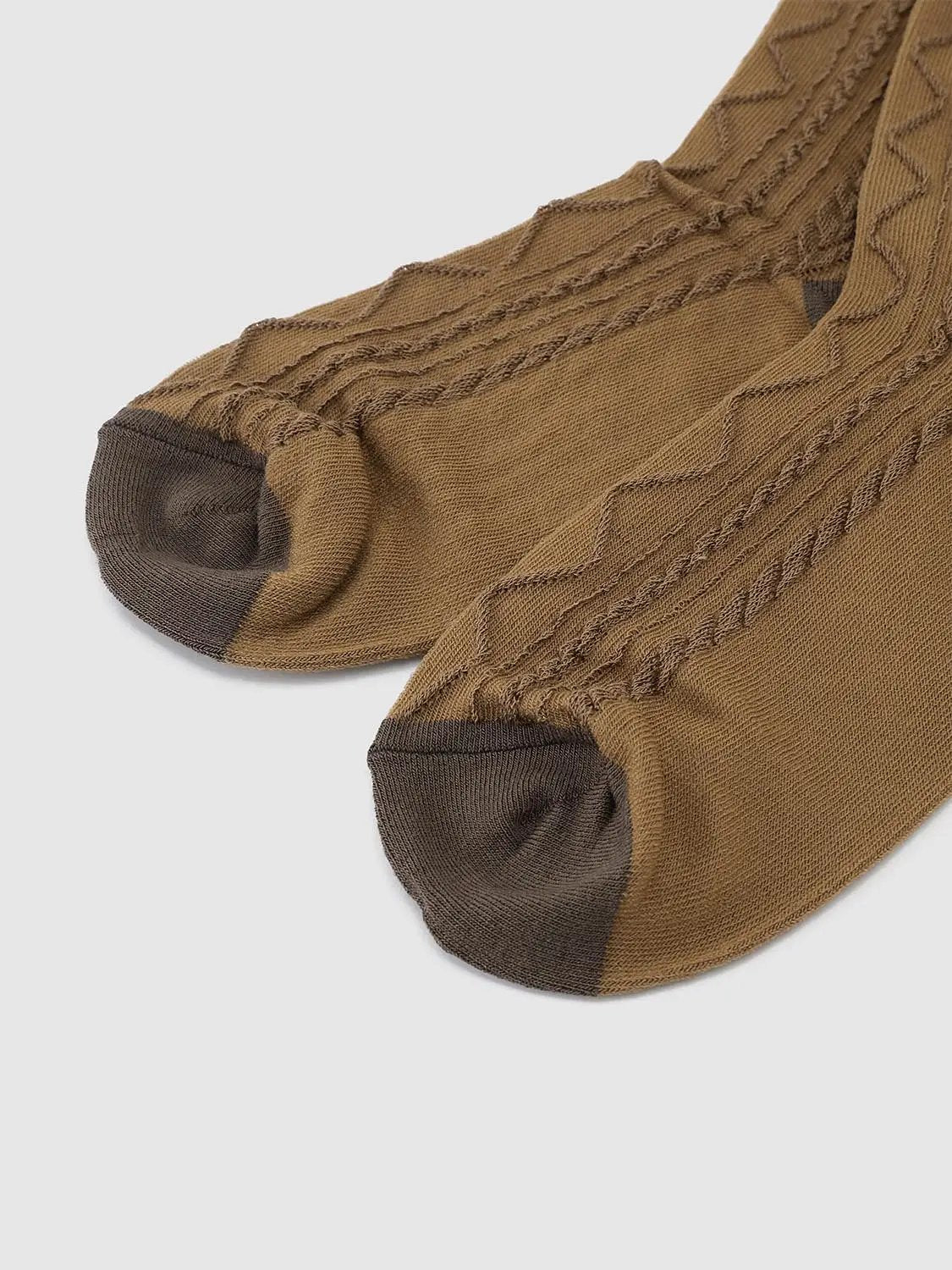 Ruffled Cable Knit Floral Band Brown Socks