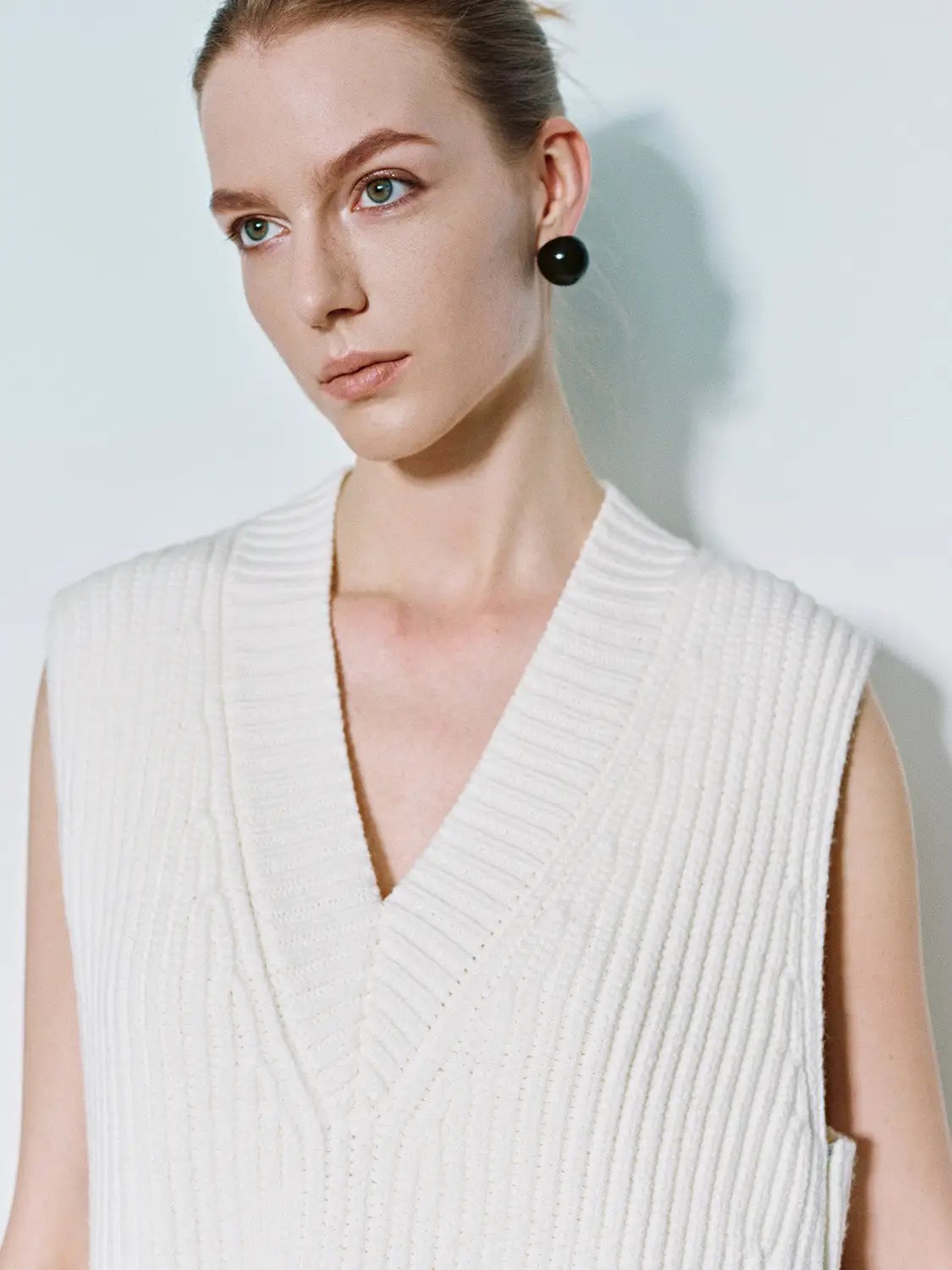 Loose V-Neck Knitted Vest