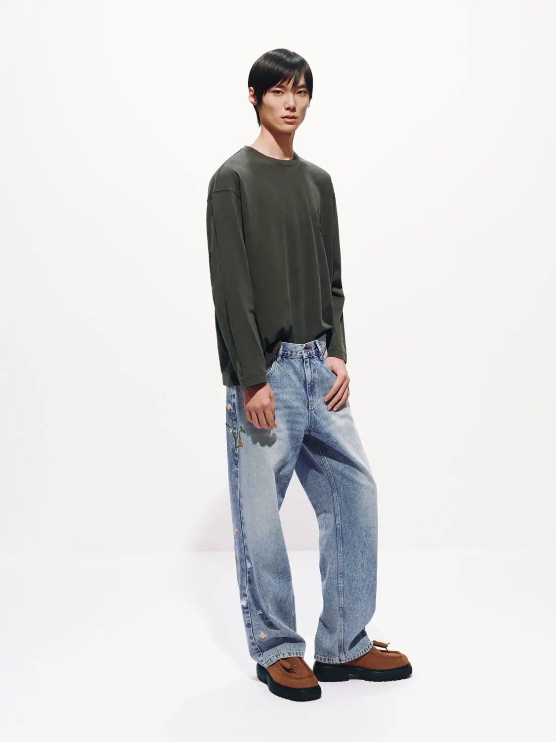 Embroidered Floral Faded Wash Wide-leg Cotton Jeans
