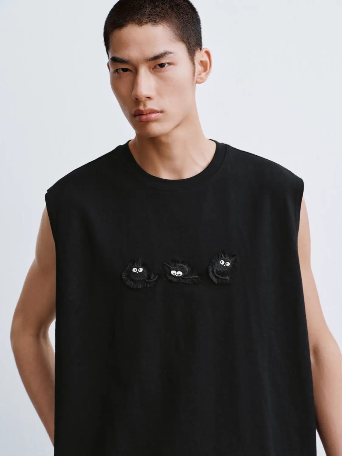 Round Neck Embroidery Cotton Loose Fit Sleeveless Tank Top