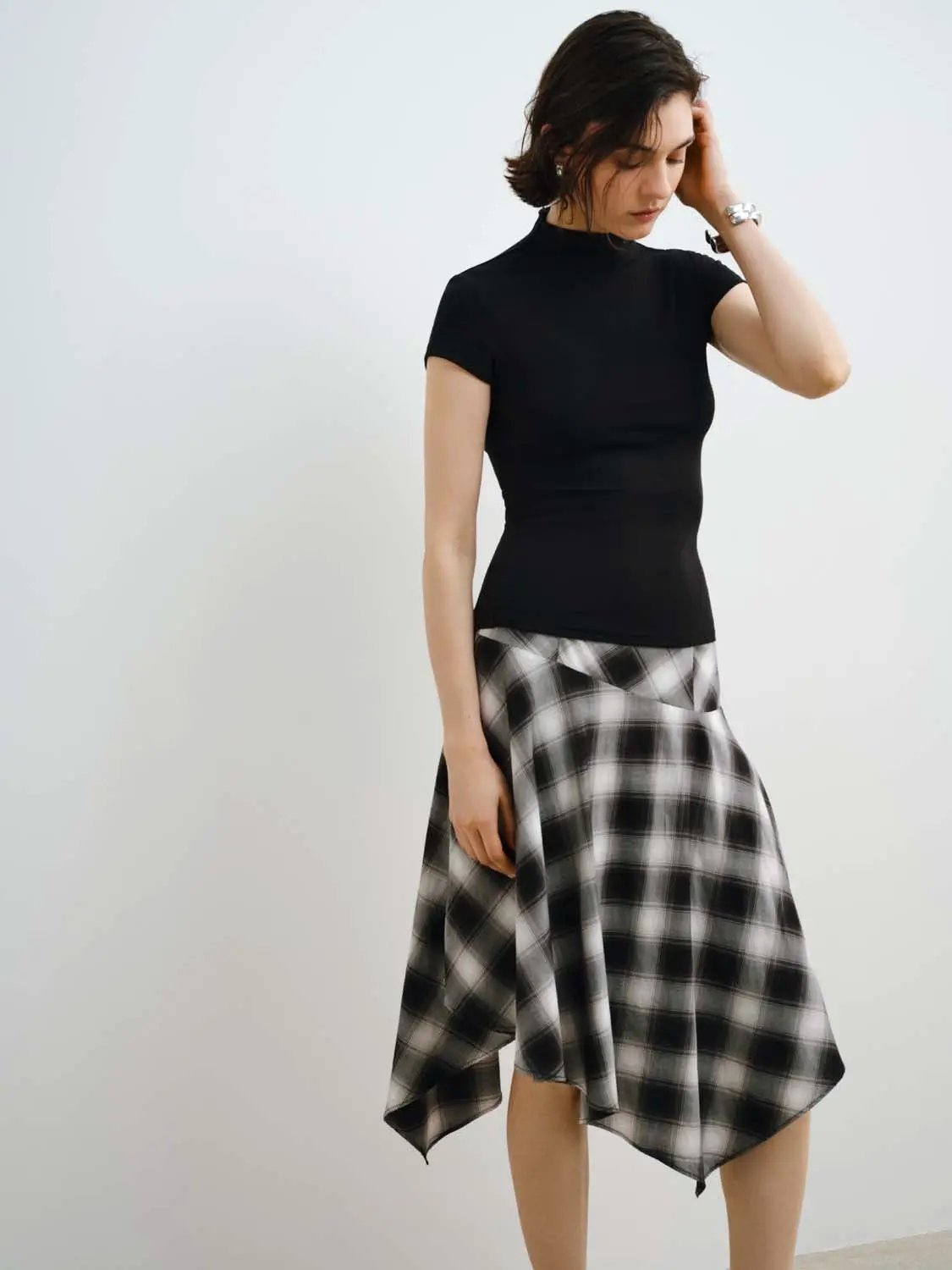 Mock Neck Short Sleeve Seamed Fitted Knit Top