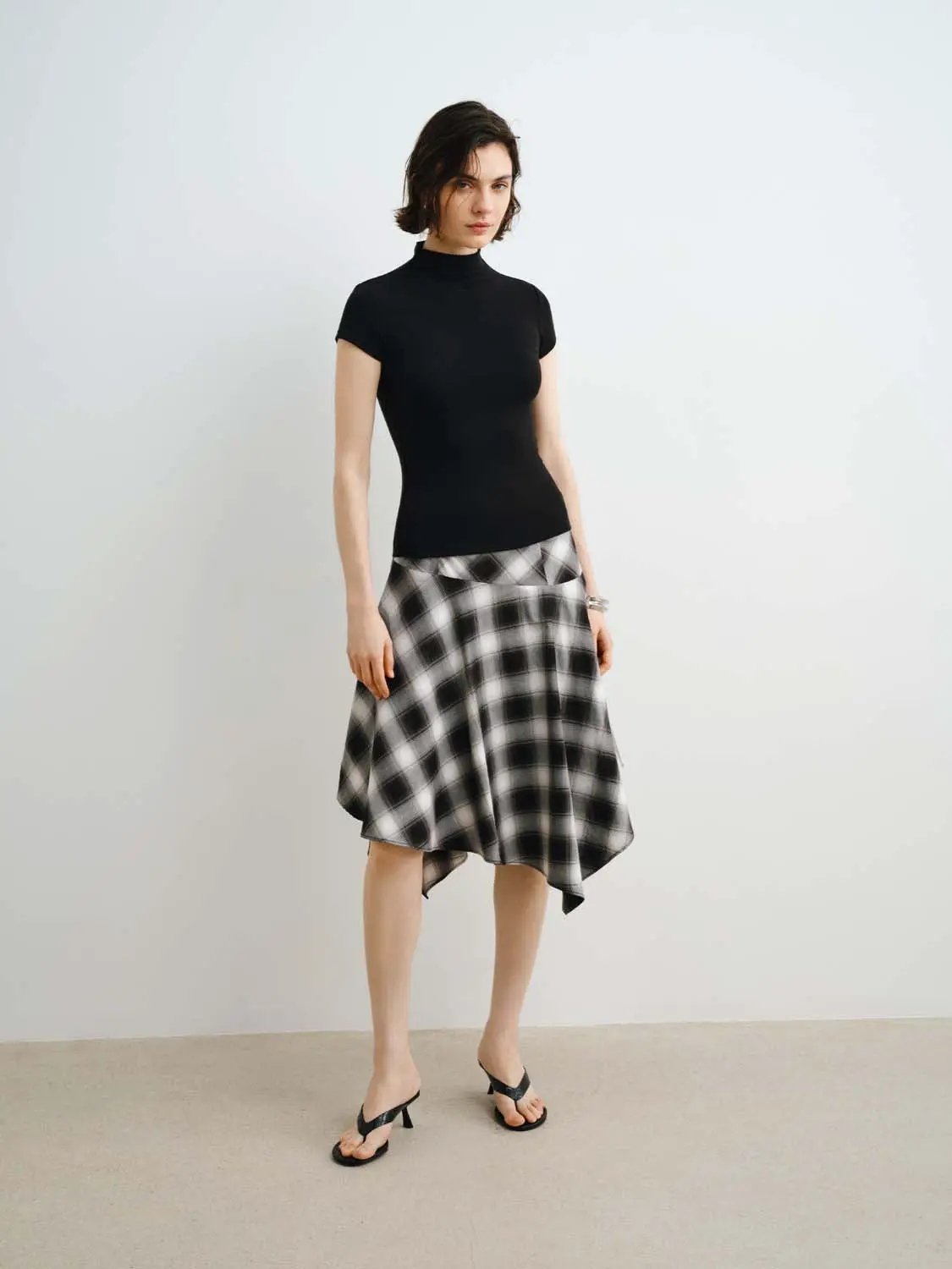 Mock Neck Short Sleeve Seamed Fitted Knit Top