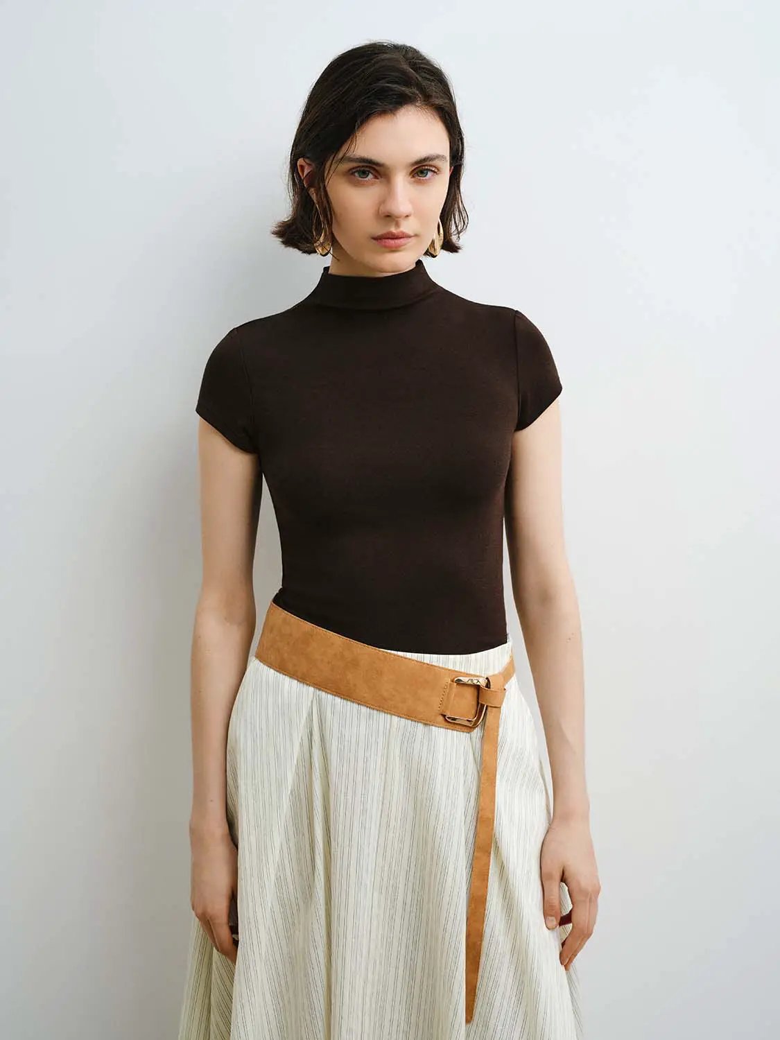 Mock Neck Short Sleeve Seamed Fitted Knit Top