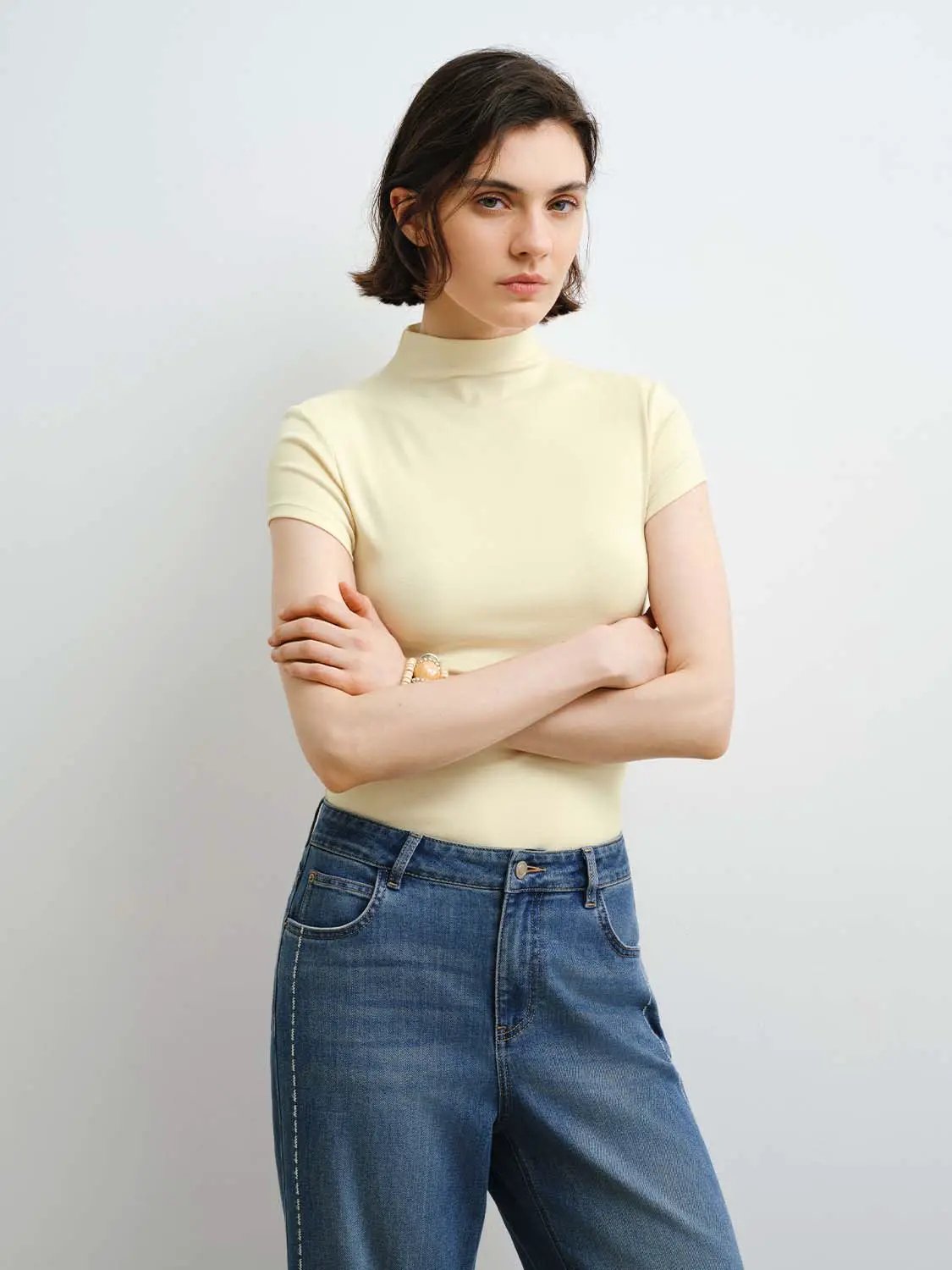 Mock Neck Short Sleeve Seamed Fitted Knit Top