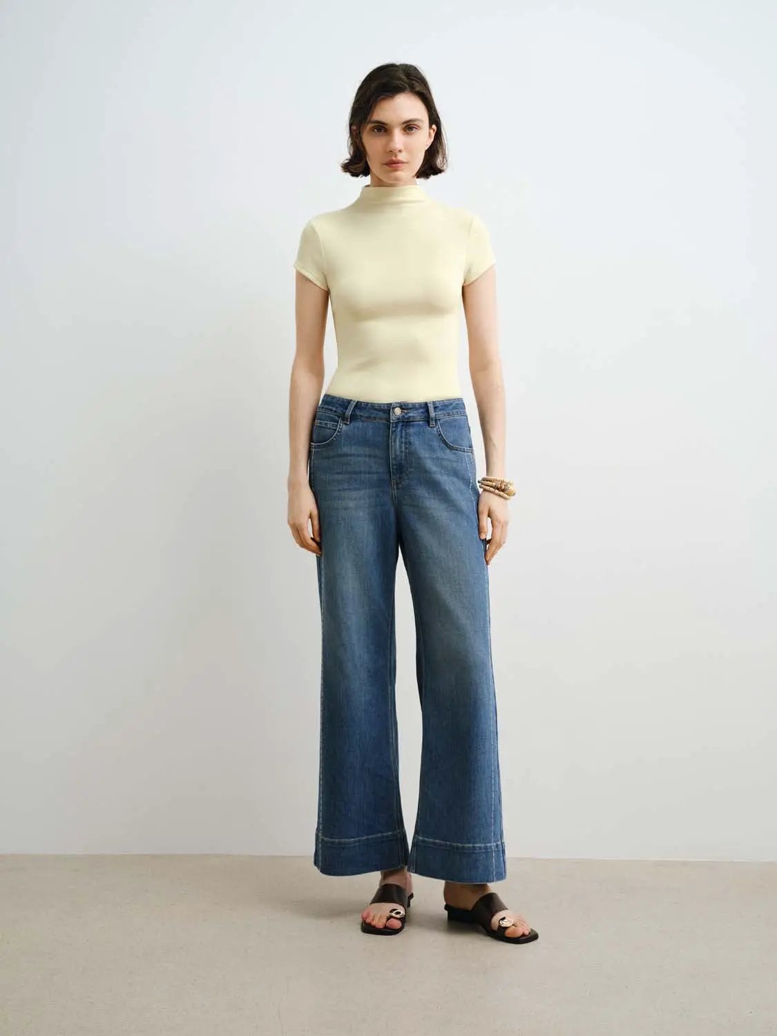Mock Neck Short Sleeve Seamed Fitted Knit Top