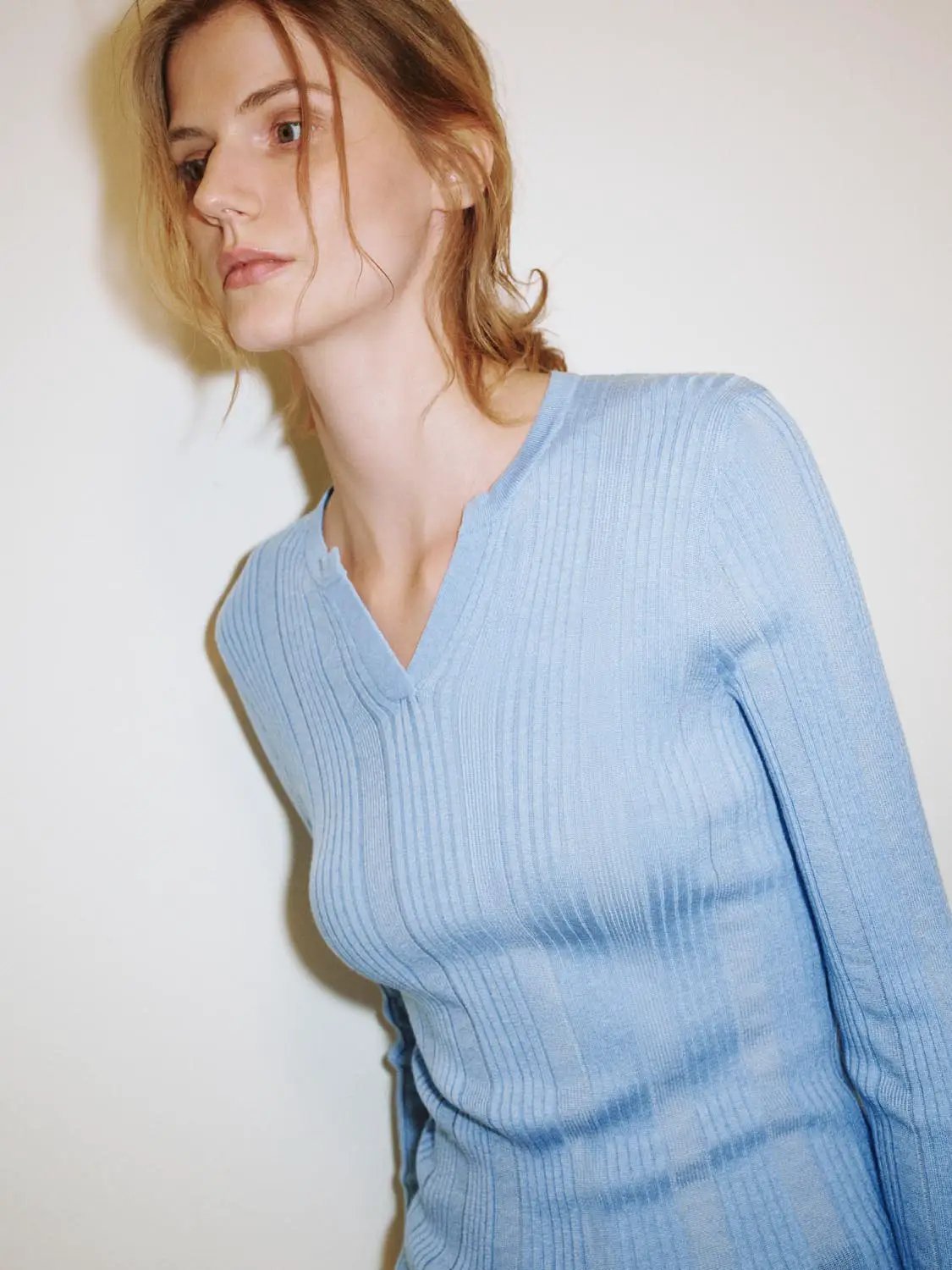 Fitted Textured Knit V-neck Long Sleeve Pullover