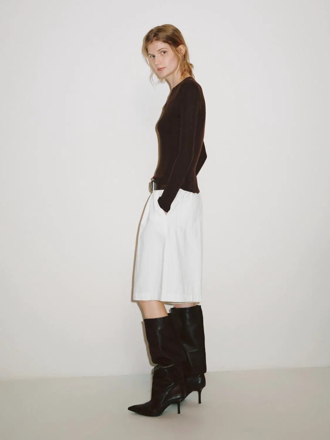 Fitted Textured Knit V-neck Long Sleeve Pullover