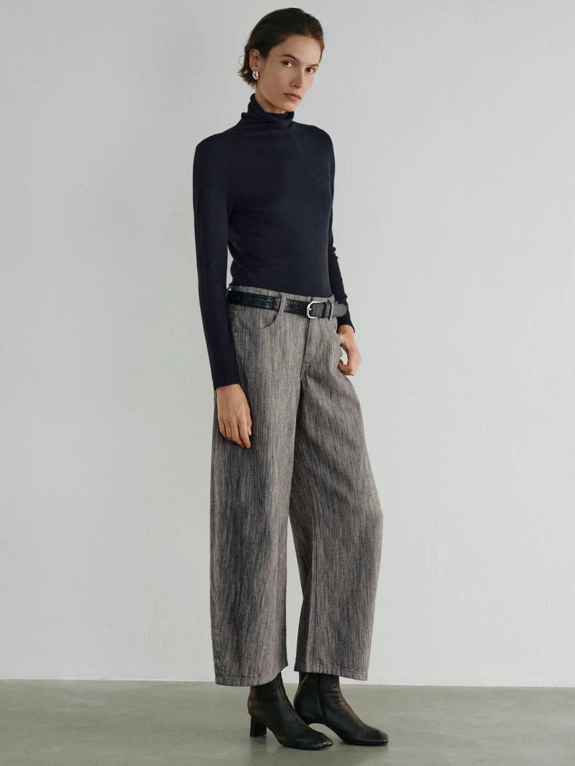 Fitted Knit Turtleneck Long Sleeve Sweater