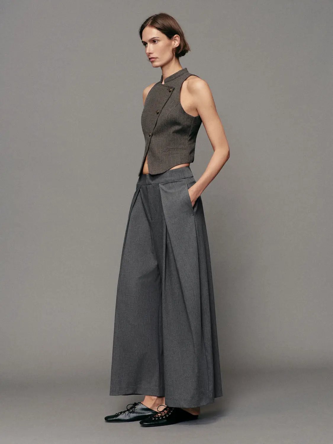 Striped Asymmetric Stand Collar Sleeveless Jacket