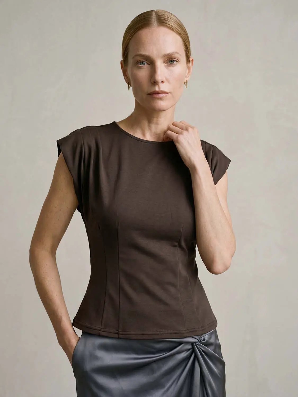 Round Neck Pleated Cap Sleeve Seamed Fitted Cropped Top