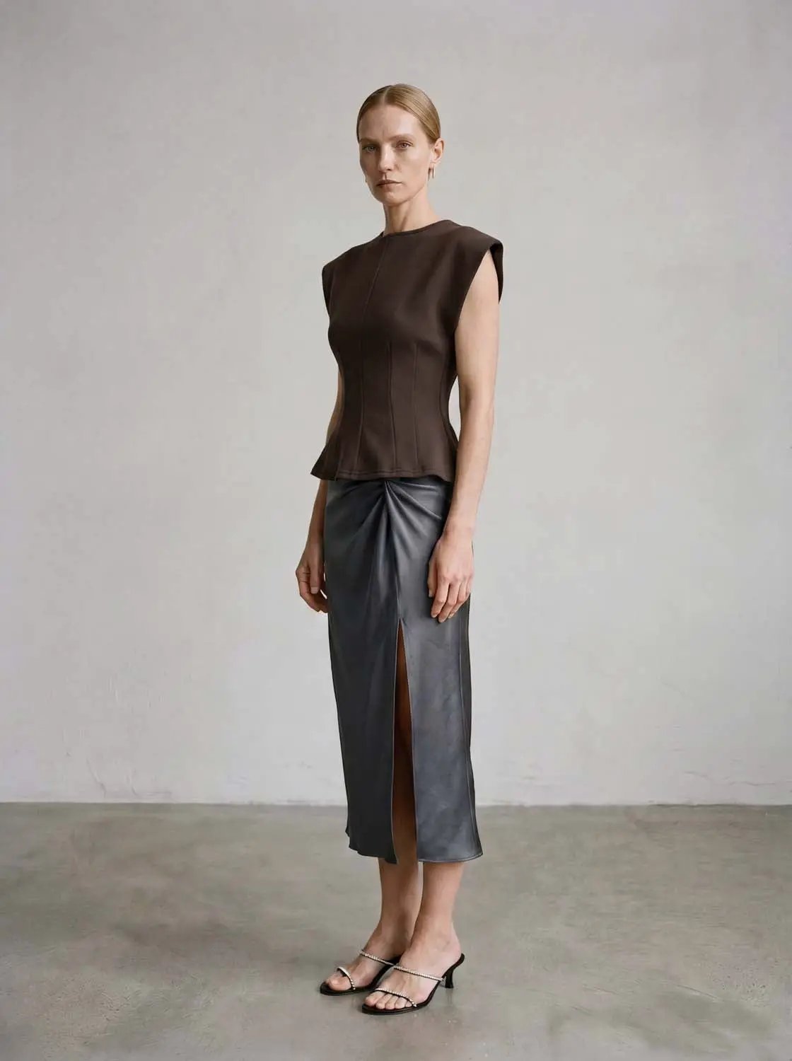 Round Neck Pleated Cap Sleeve Seamed Fitted Cropped Top