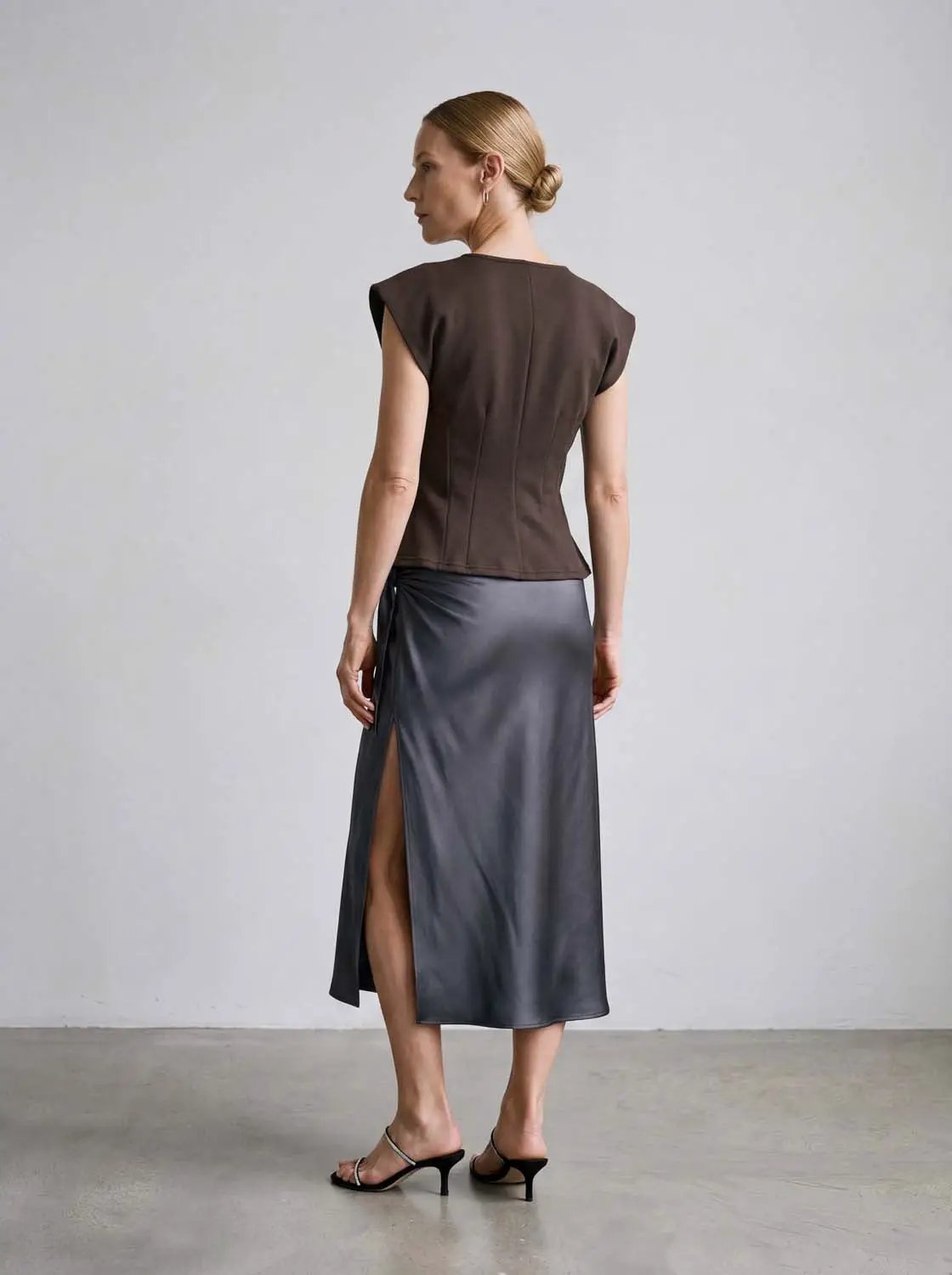 Round Neck Pleated Cap Sleeve Seamed Fitted Cropped Top