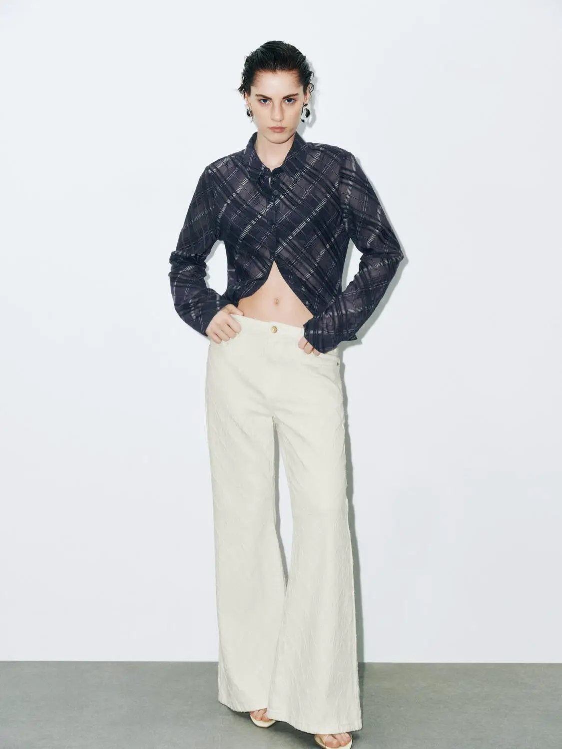 Mid Rise Textured Medium-Stretch Flare Leg Cotton Jeans