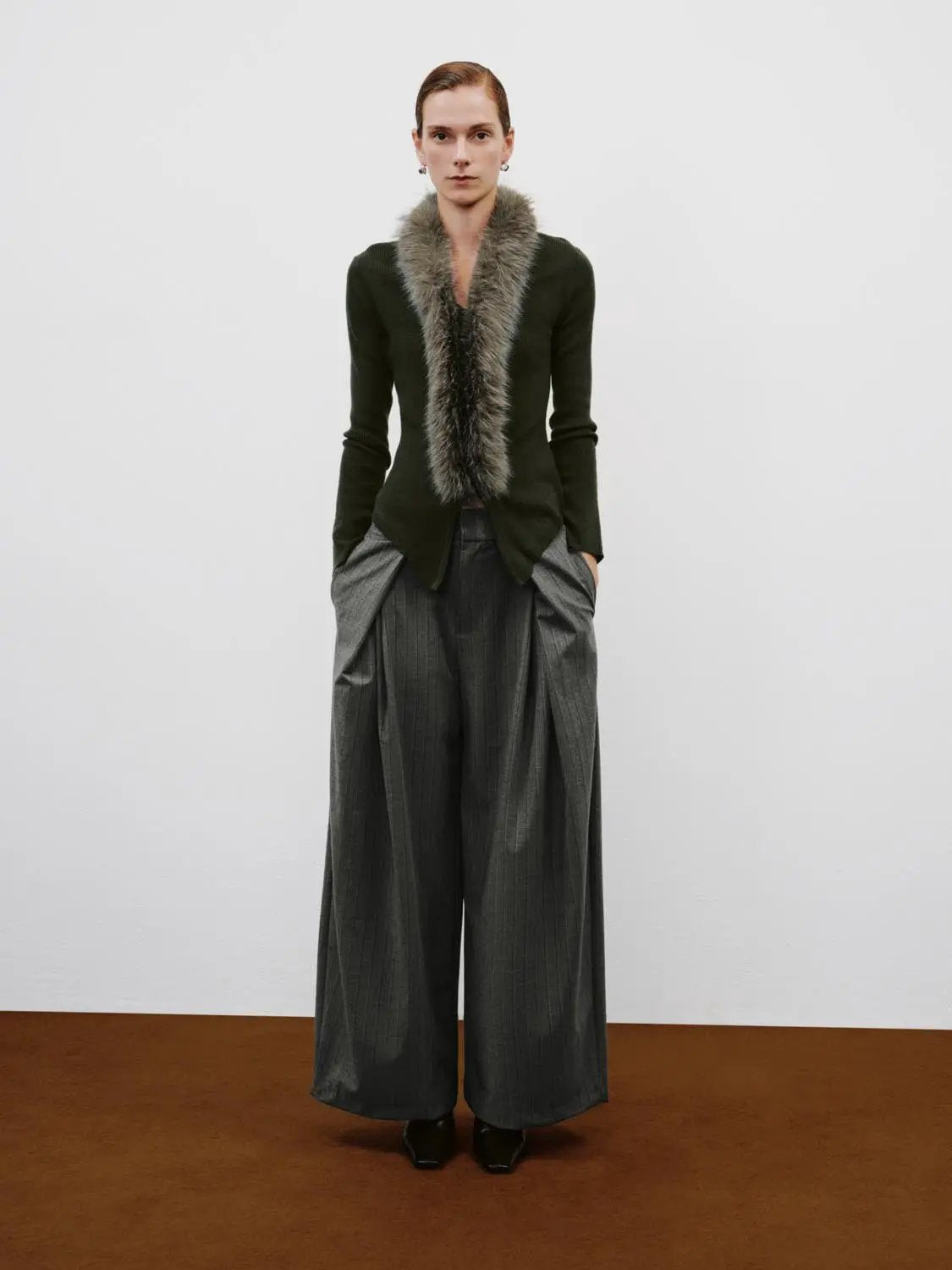Ribbed Knit Button Front Curved Hem Fitted V-neck Long Sleeve Cardigan