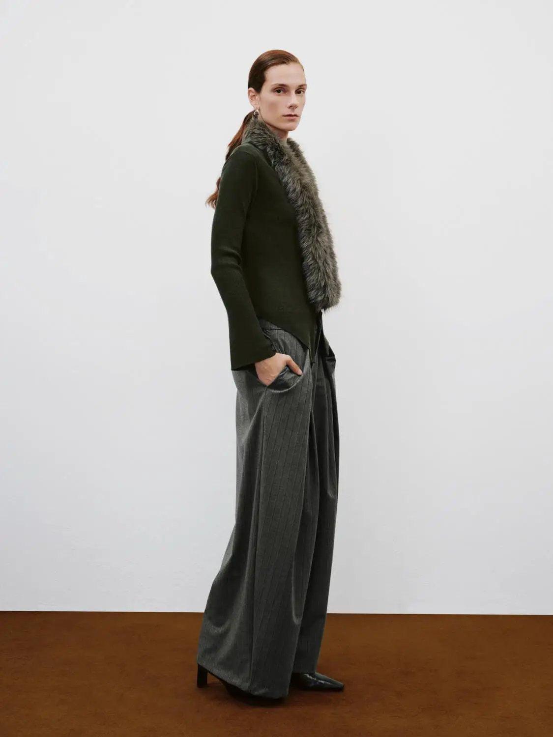 Ribbed Knit Button Front Curved Hem Fitted V-neck Long Sleeve Cardigan