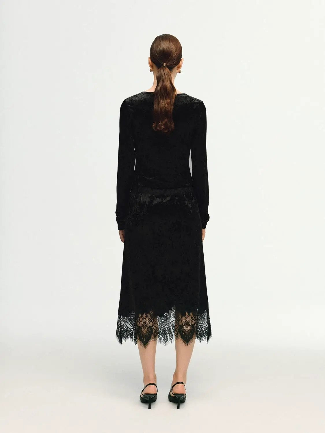 Ruched Textured Lace Hem Fitted V-neck Long Sleeve Blouse