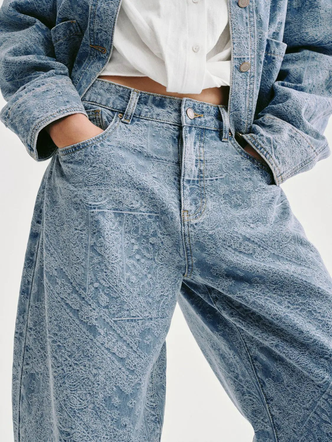 Mid-waisted Wide-leg Denim Jeans