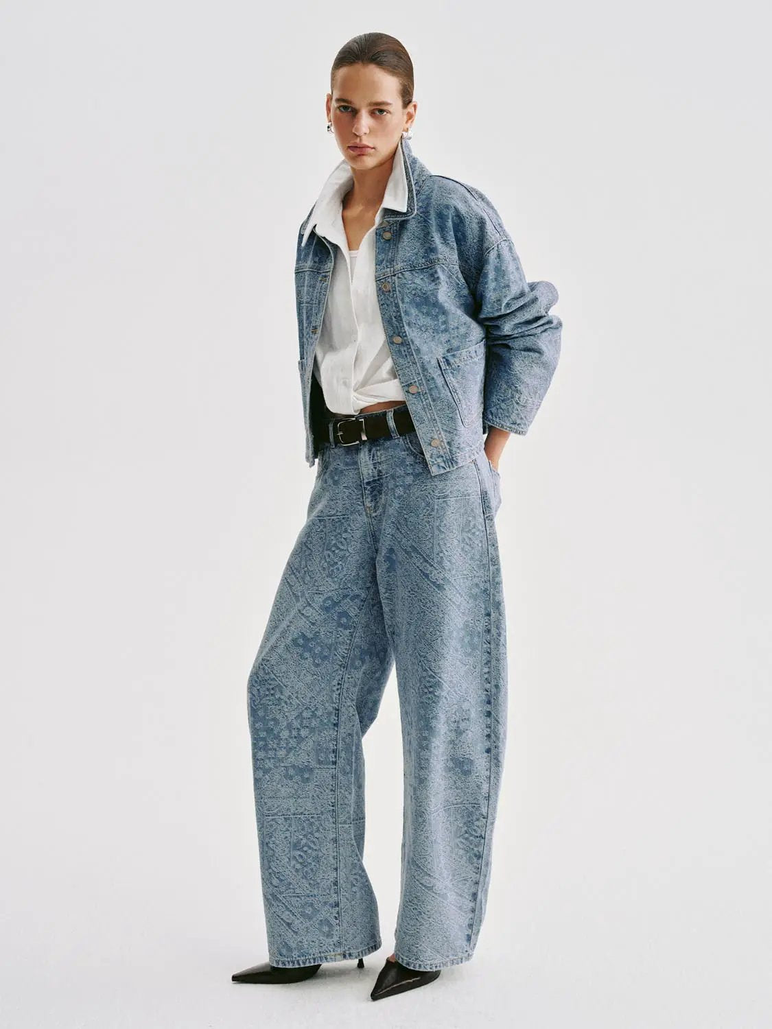 Mid-waisted Wide-leg Denim Jeans