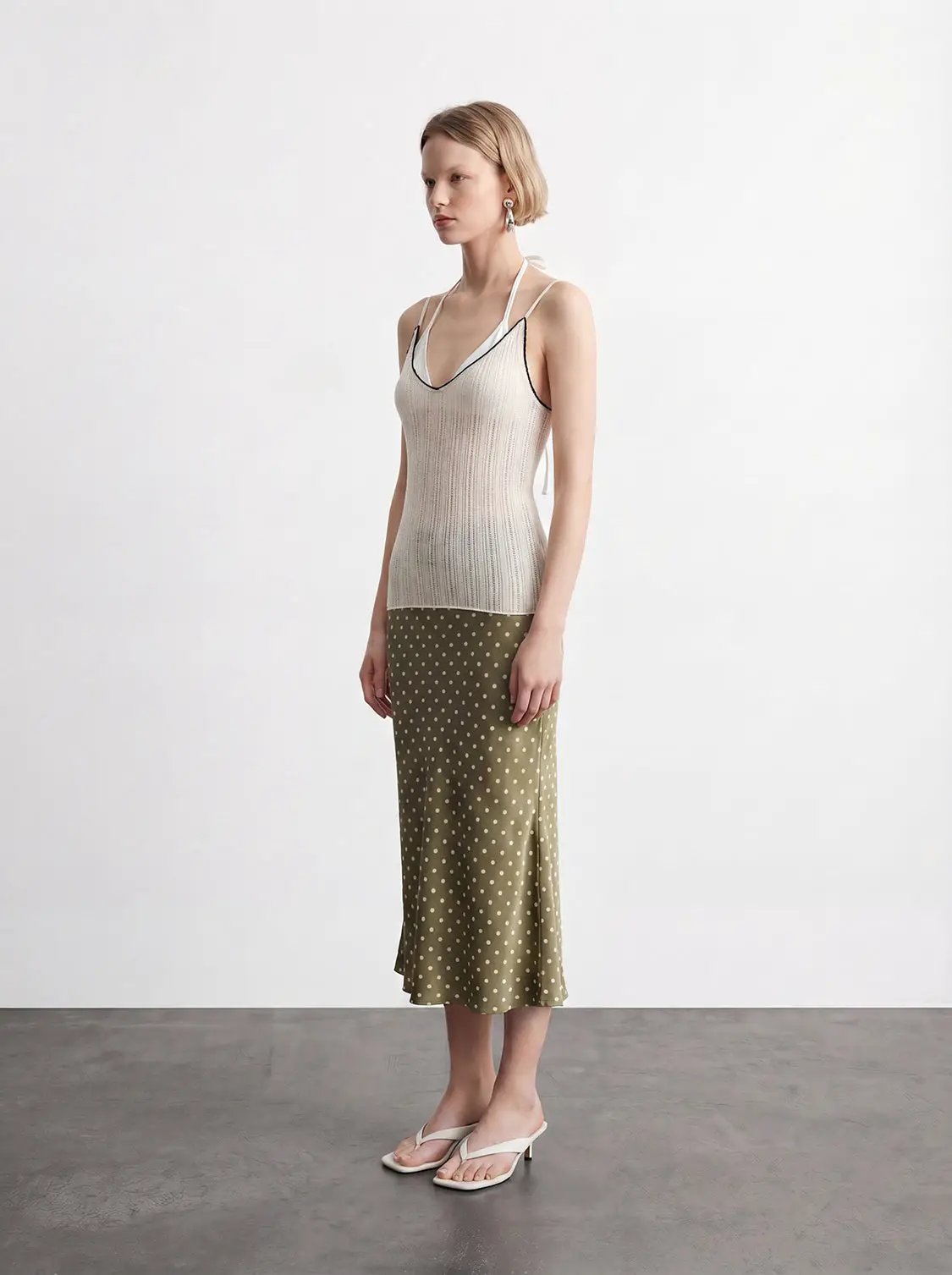 Slim Contrast Trim V Neck Thin Strap Ribbed Cropped Cami Top