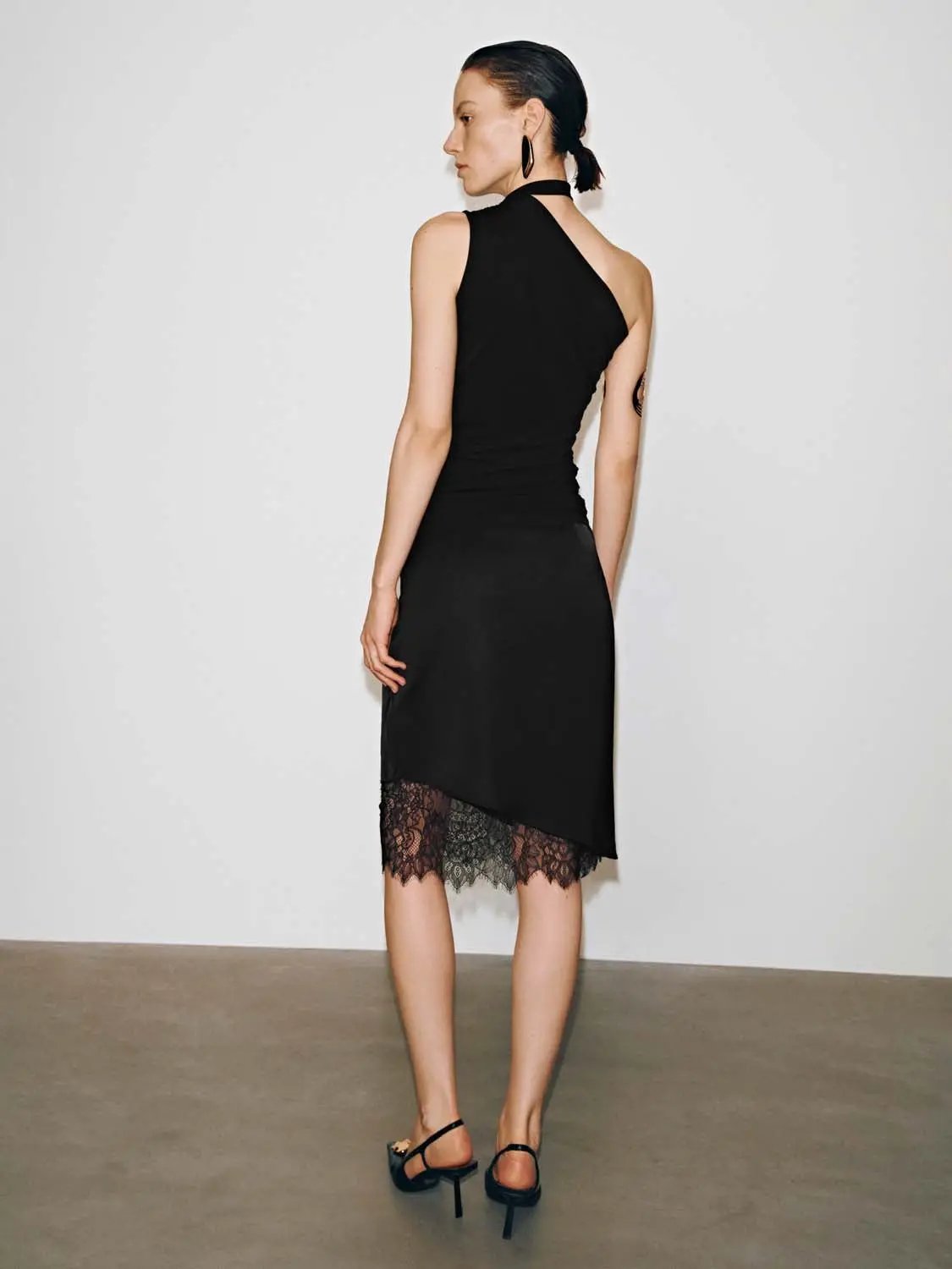 Halter One Shoulder Ruched Lace Hem Slim Mini Dress