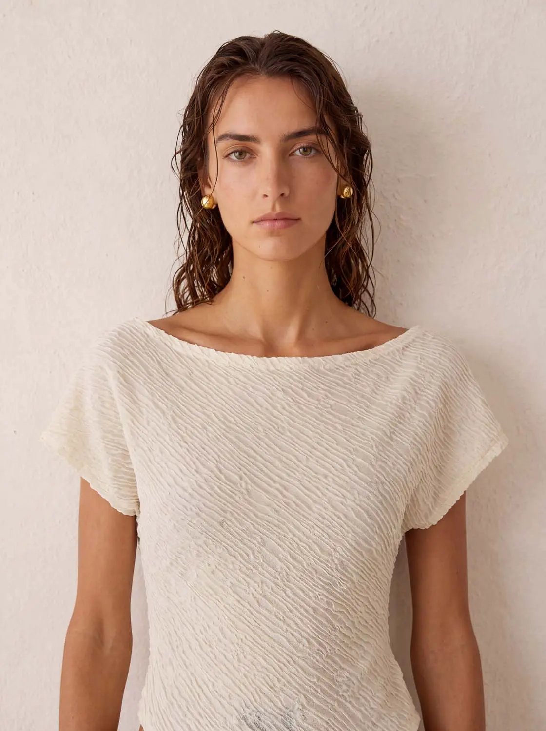 Textured Asymmetric Hem Fitted Boat Neck T-shirt