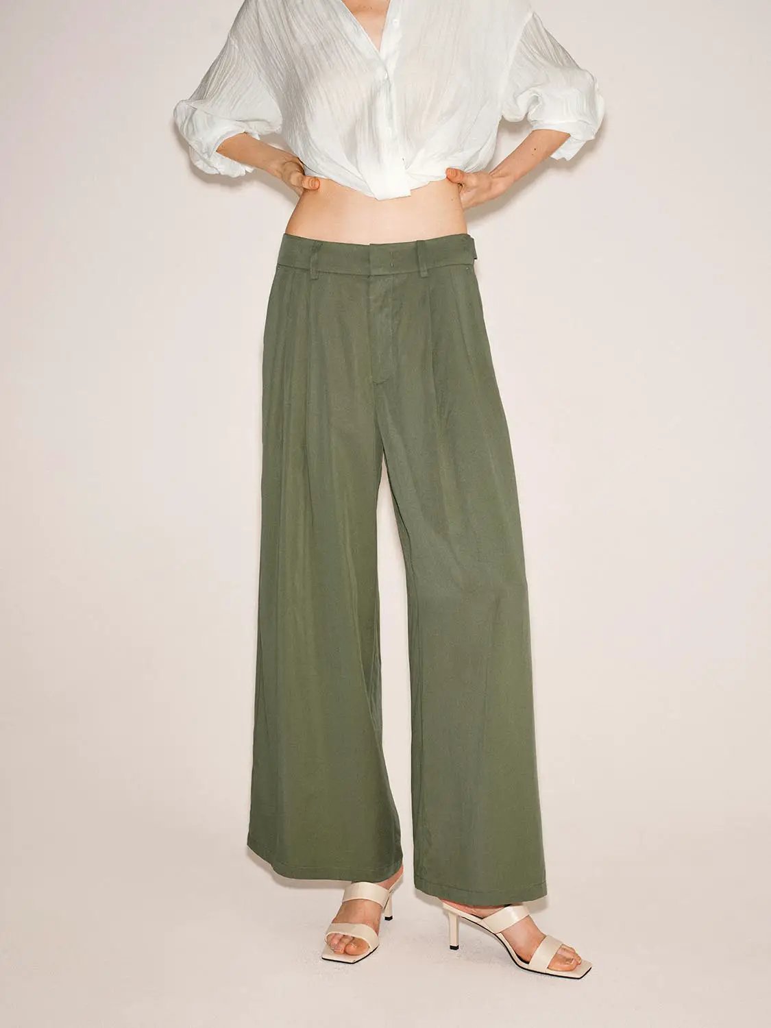 Pleated Mid-waisted Wide-leg Pants