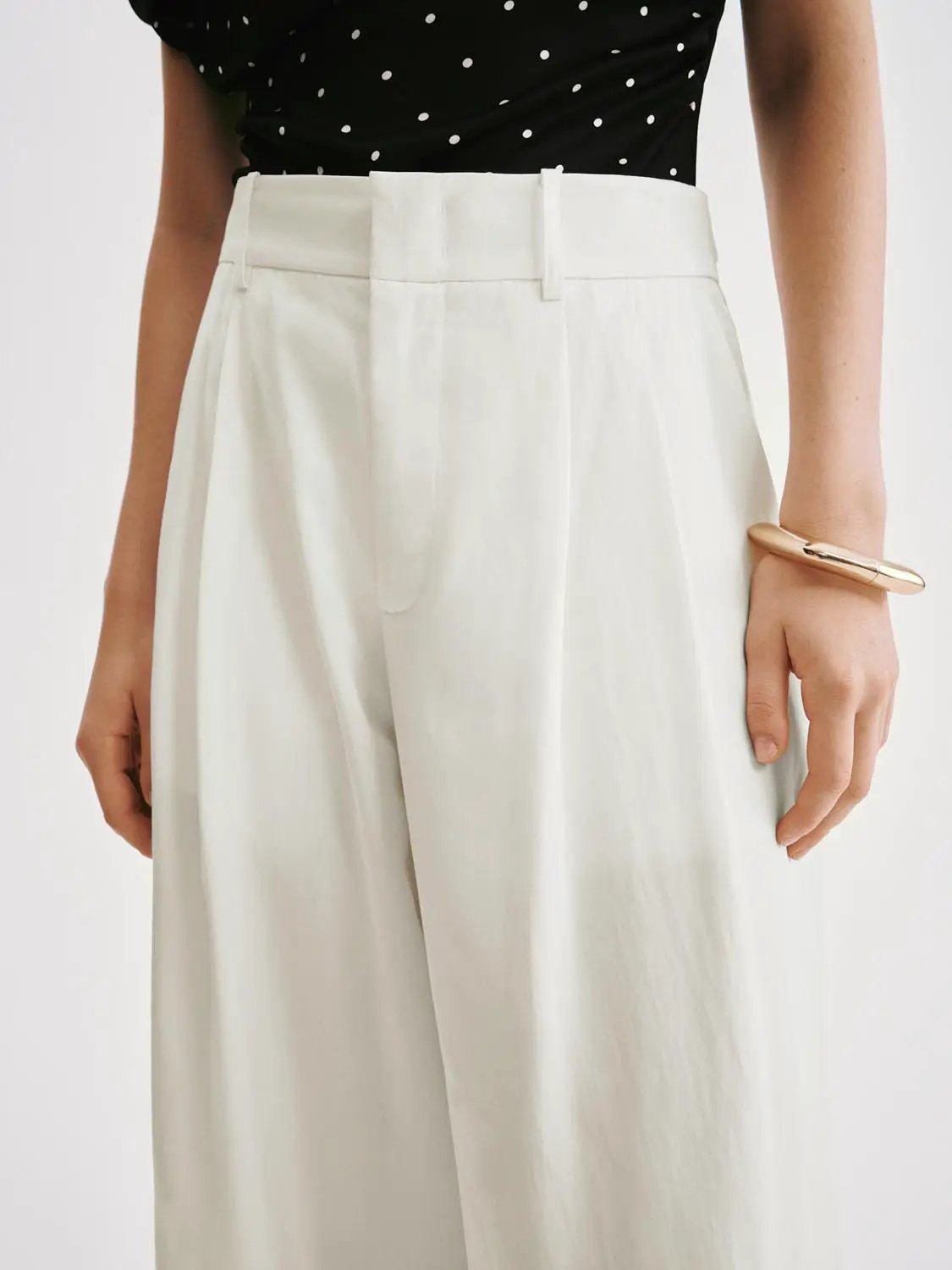 Pleated Mid-waisted Wide-leg Pants