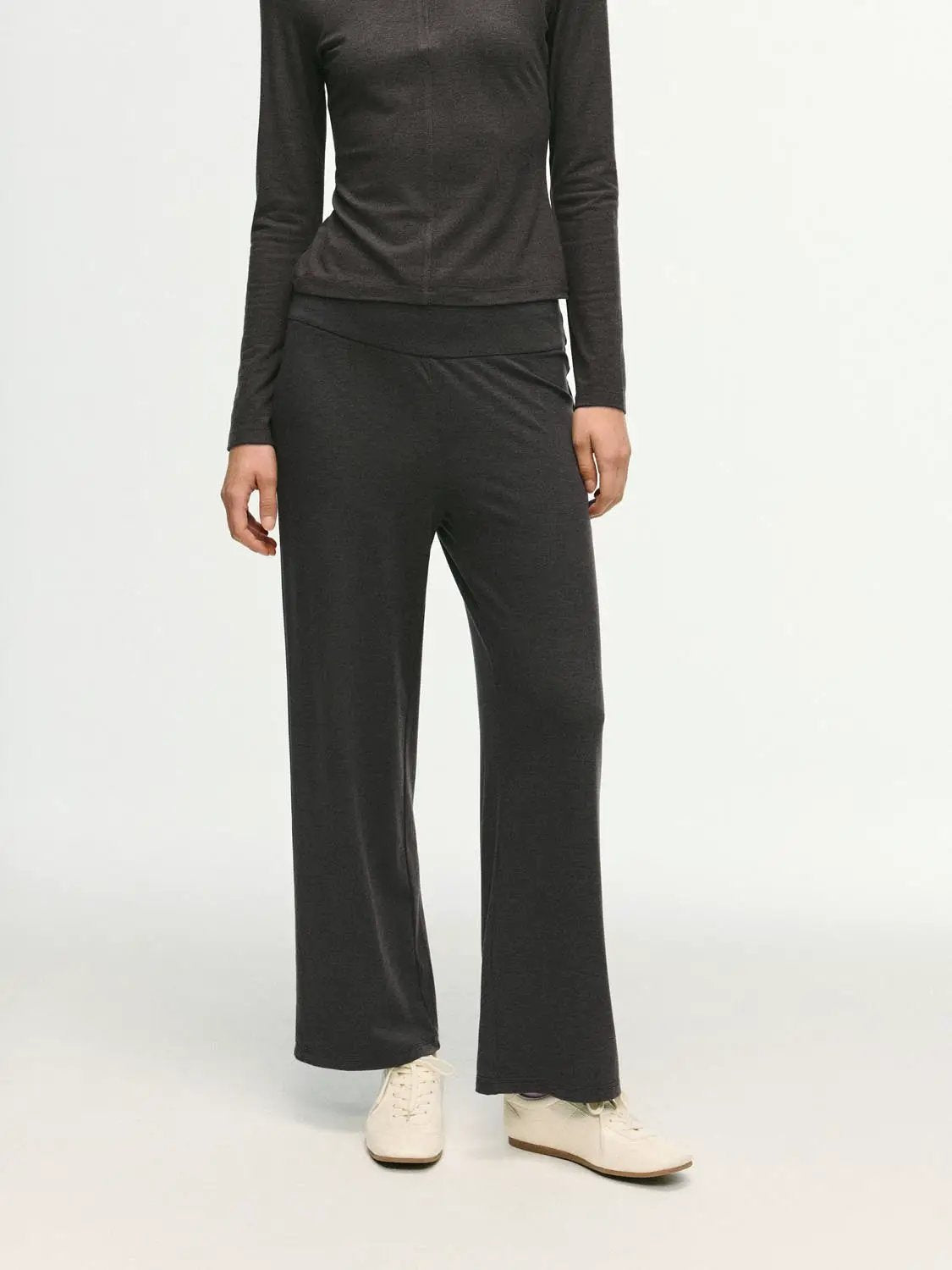 Solid Stretch Mid-rise Wide-leg Pants