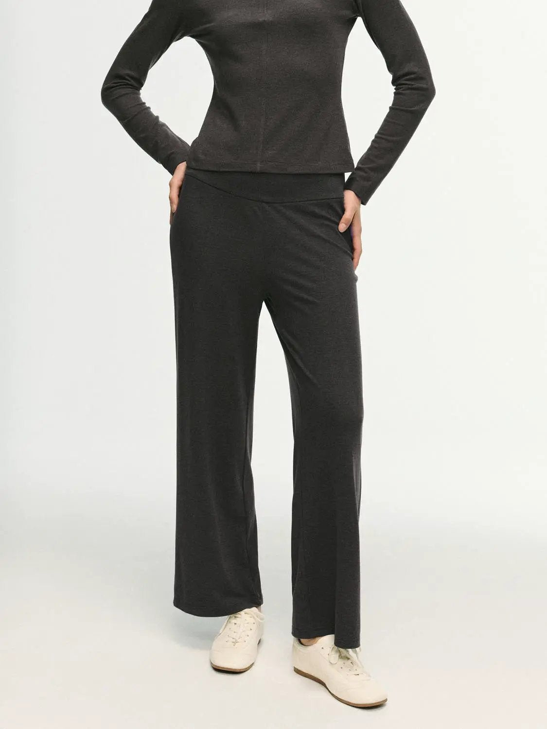 Solid Stretch Mid-rise Wide-leg Pants