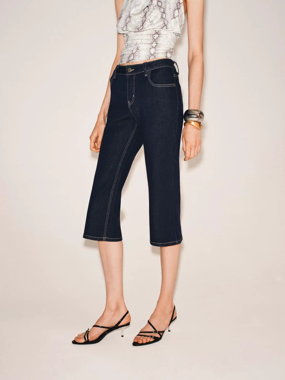 Straight Mid-waisted Wide Cutoff Jeans
