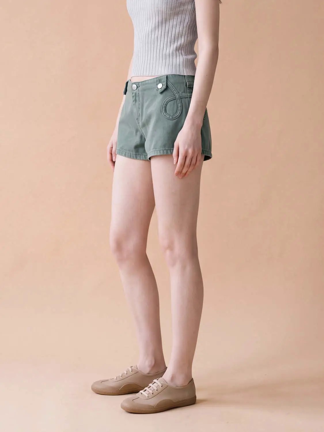 Green Button Pocket Cotton Mid-rise Straight Shorts