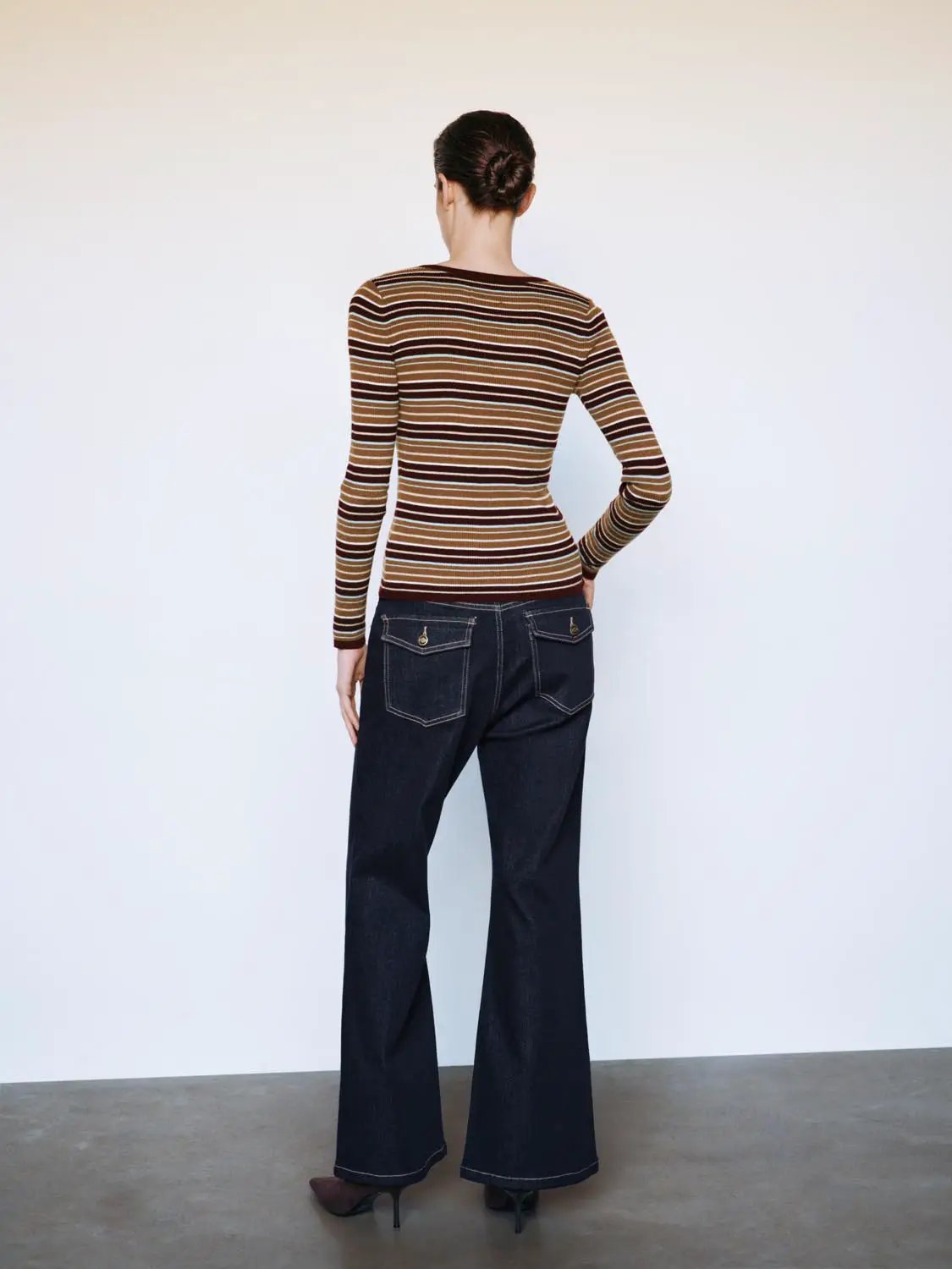 Contrast Stitch Wash Mid-rise Flared Jeans
