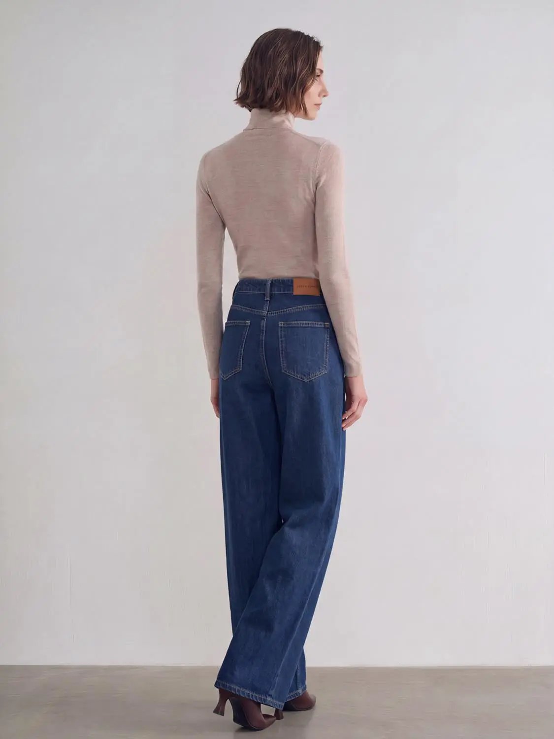 Medium Wash Wide-leg Mid-rise Cotton Jeans