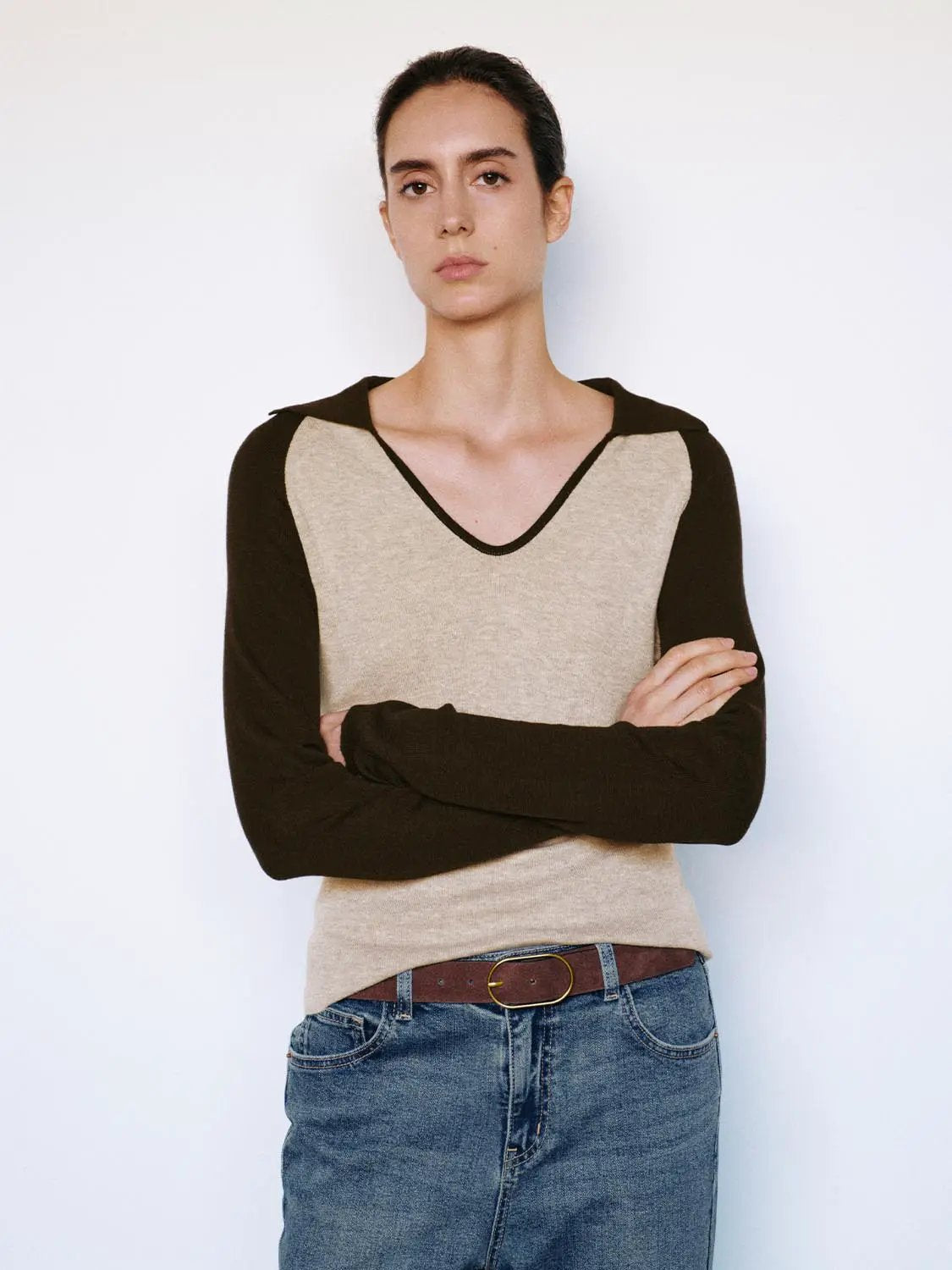 Fitted Two-tone V-neck Collared Long Sleeve Knit Top