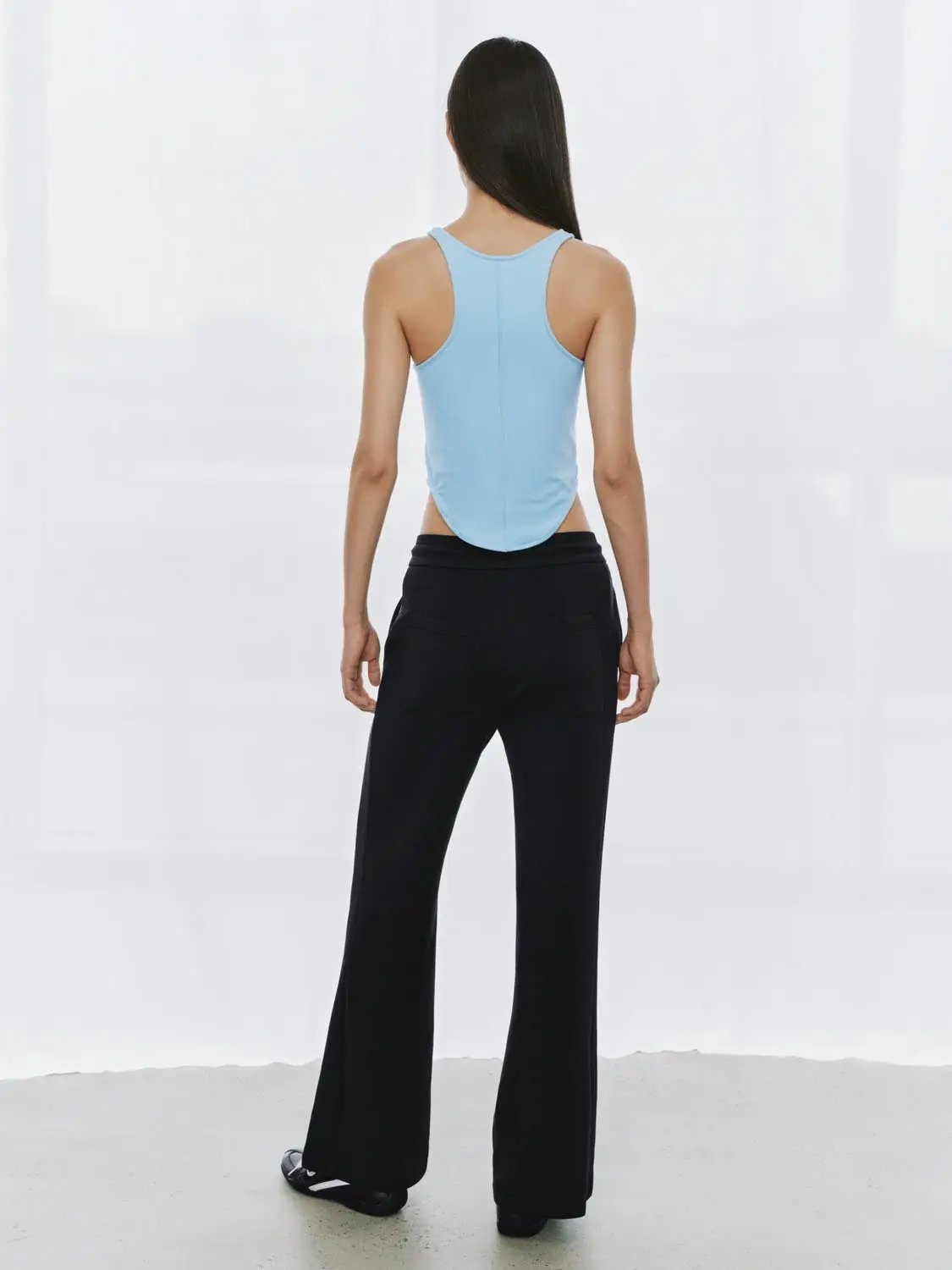 Ribbed Fitted Sleeveless Curved Hem Tank Top