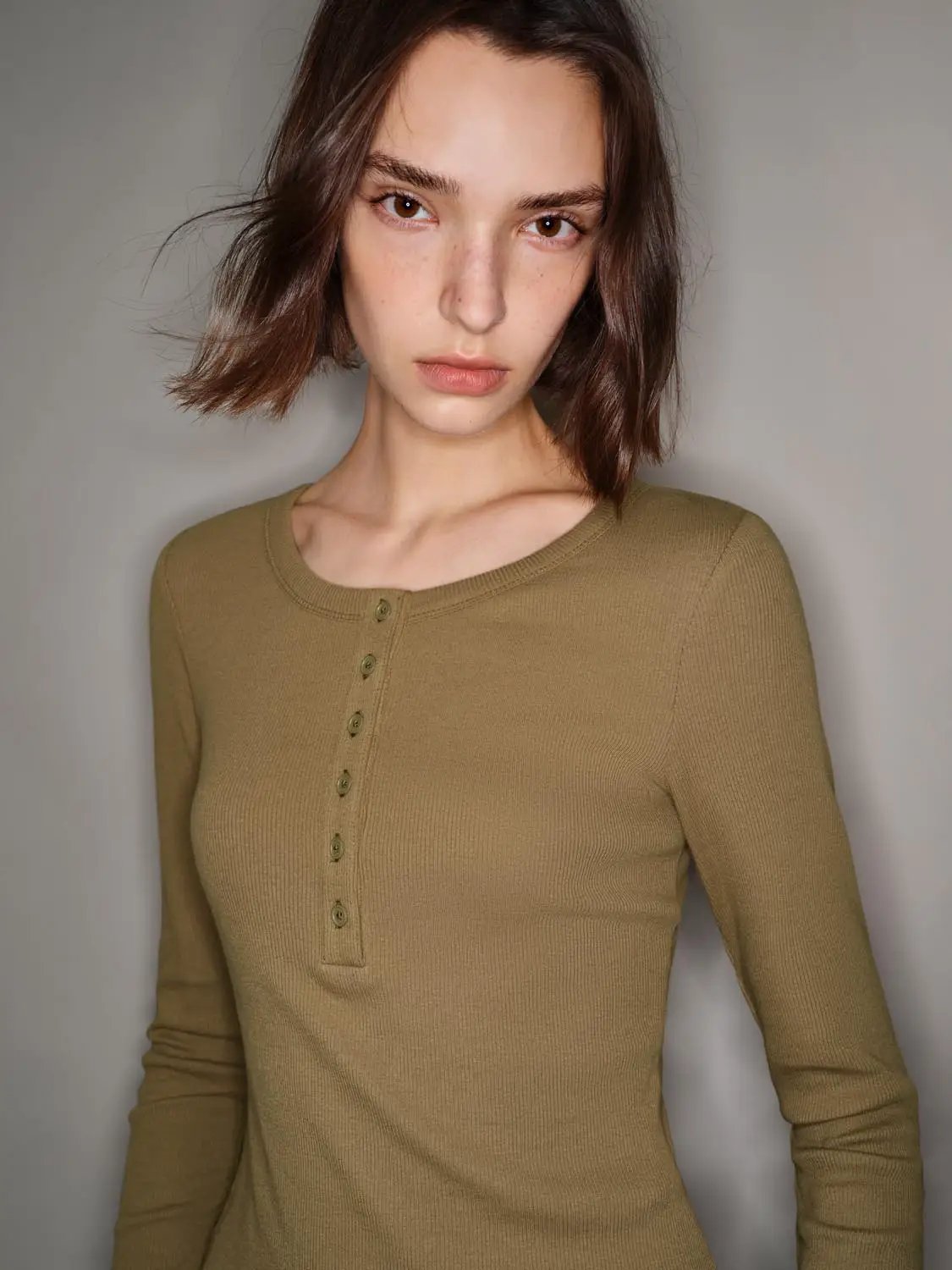 Long Sleeve Buttoned Henley Knit T-shirt