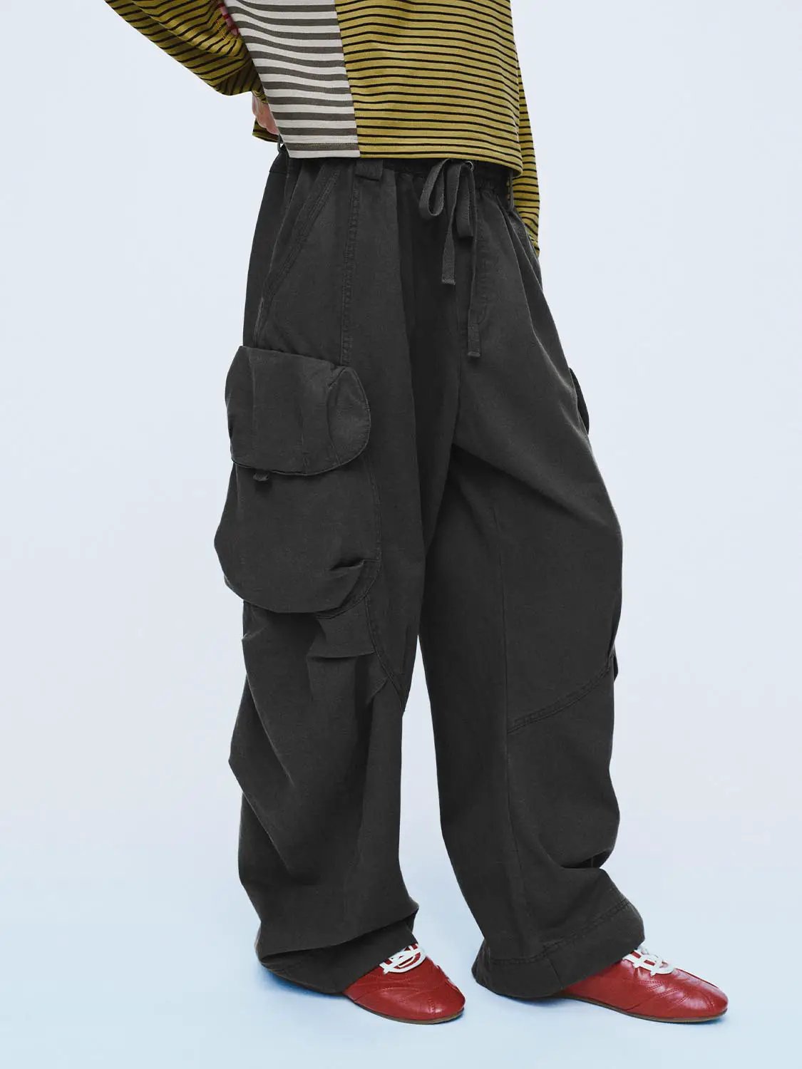 Oversized Drawstring Waist Barrel-Leg Cargo Pants