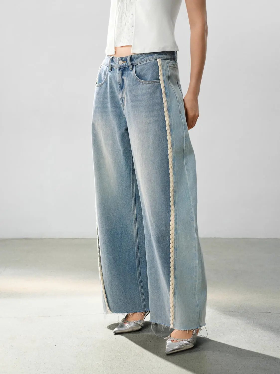 Light Wash Low-rise Panelled Wide-leg Cotton Jeans