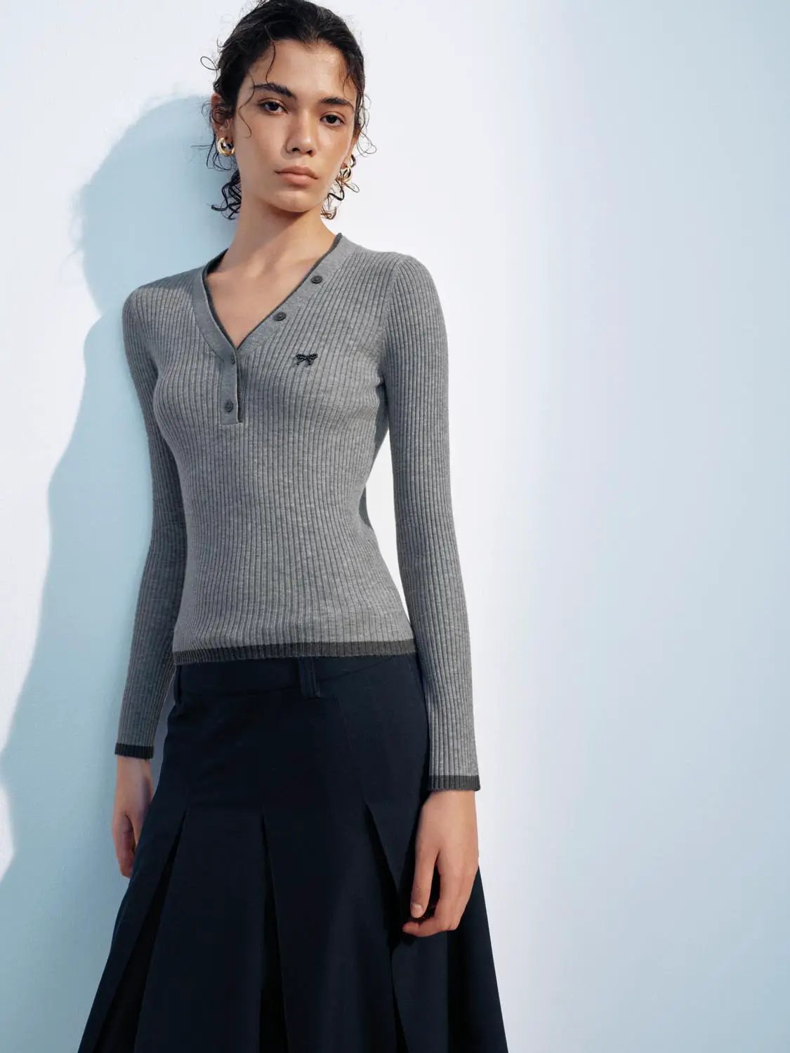 Ribbed Button Placket Bow V-neck Knit Long Sleeve T-shirt